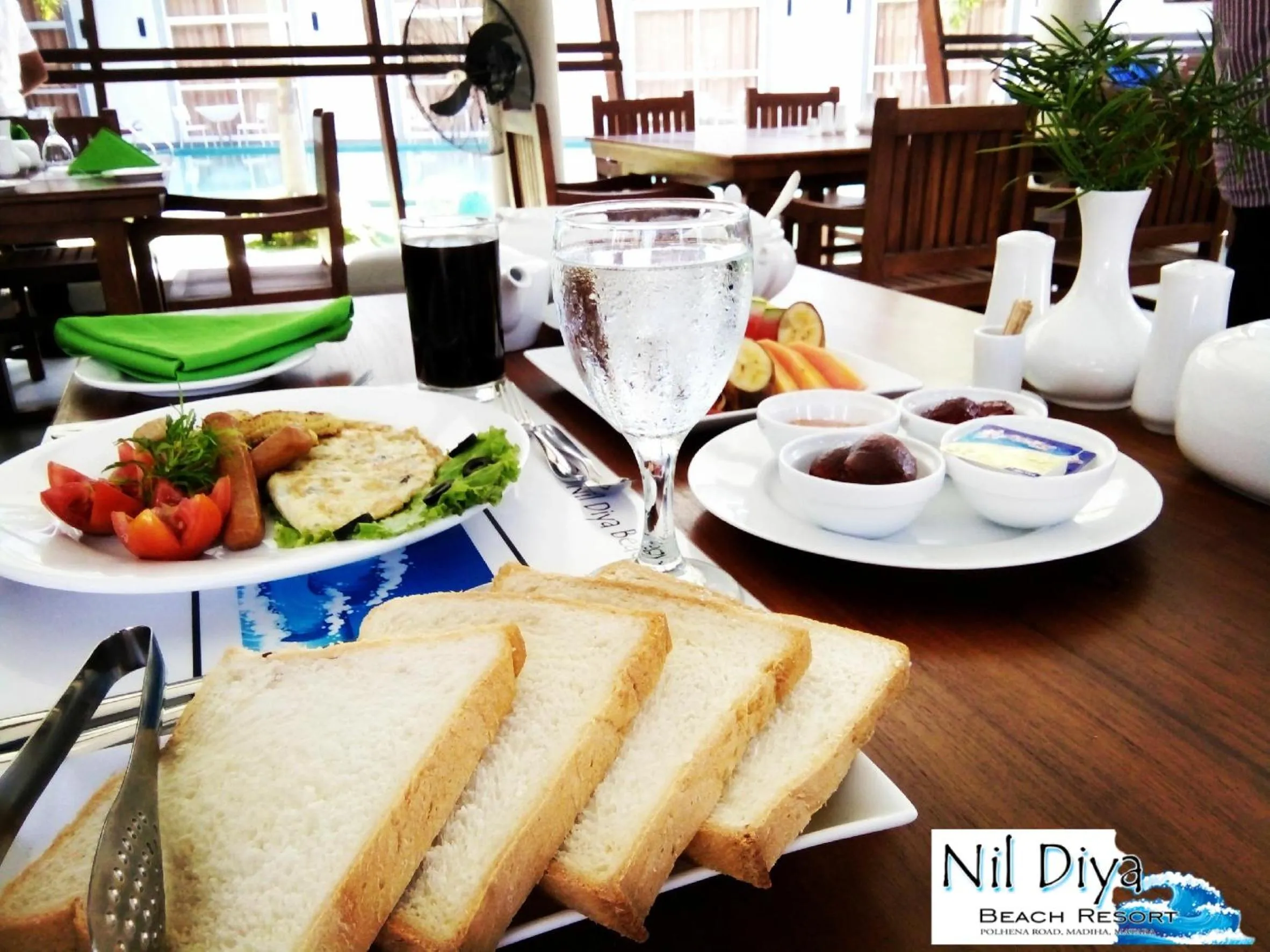 Food and drinks in Nil Diya Beach Resort
