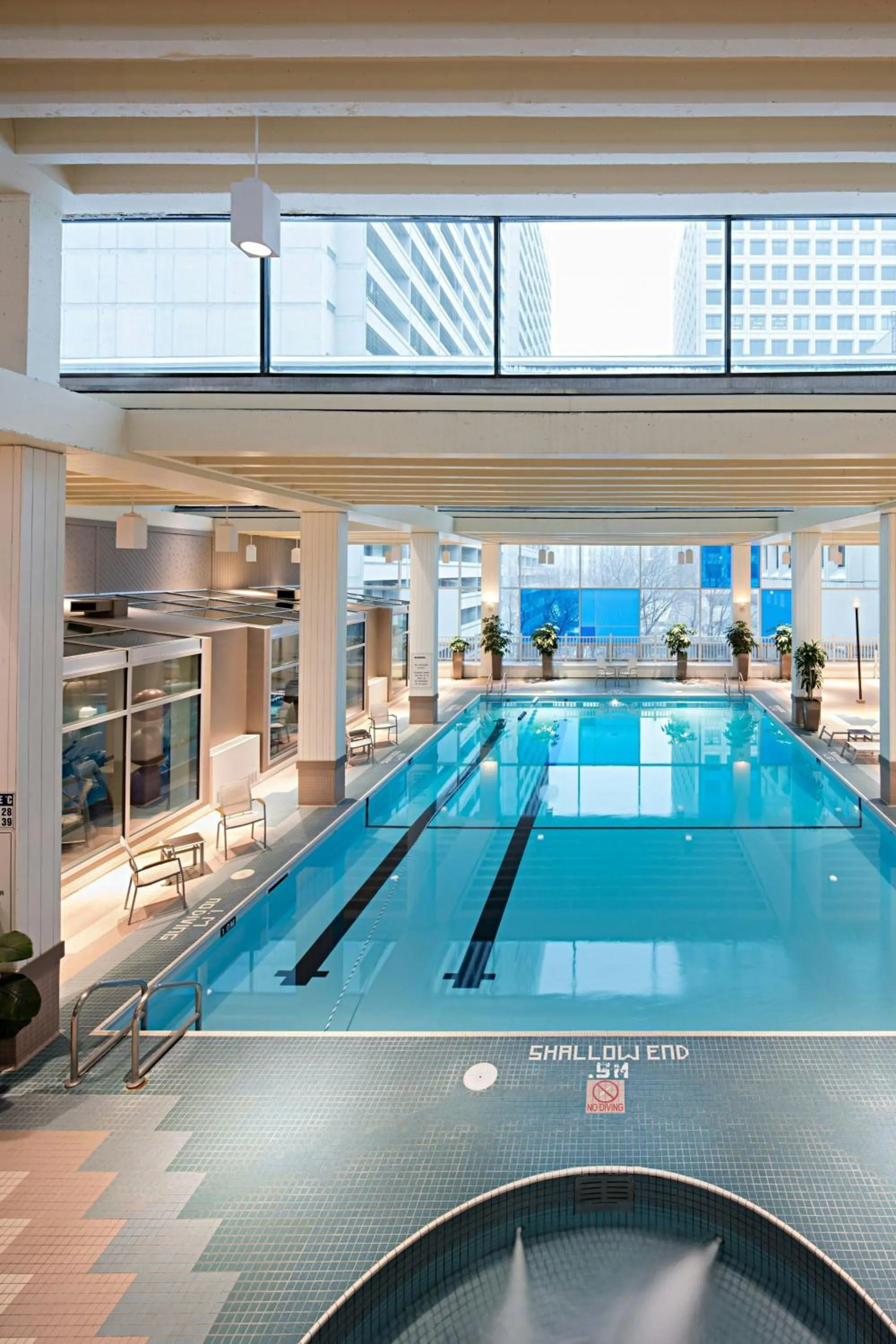 Swimming pool in Delta Hotels by Marriott Winnipeg