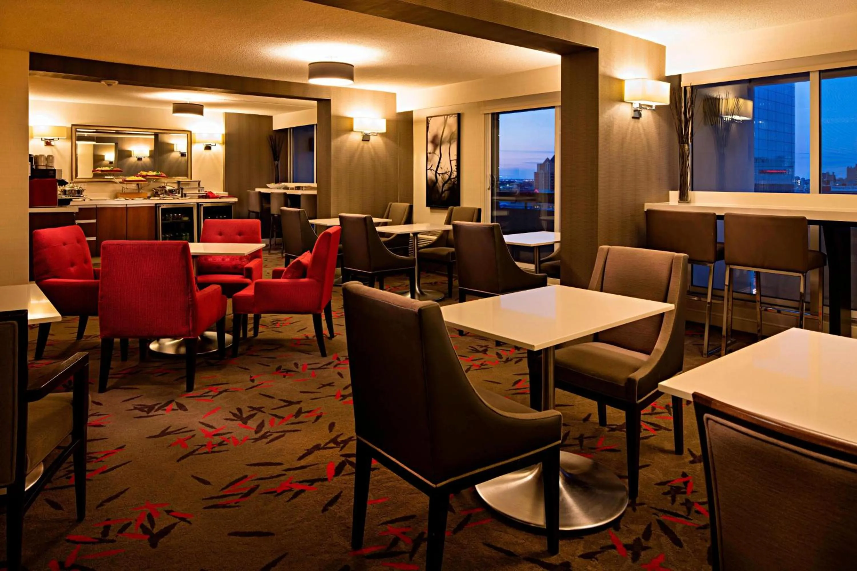 Lounge or bar in Delta Hotels by Marriott Winnipeg