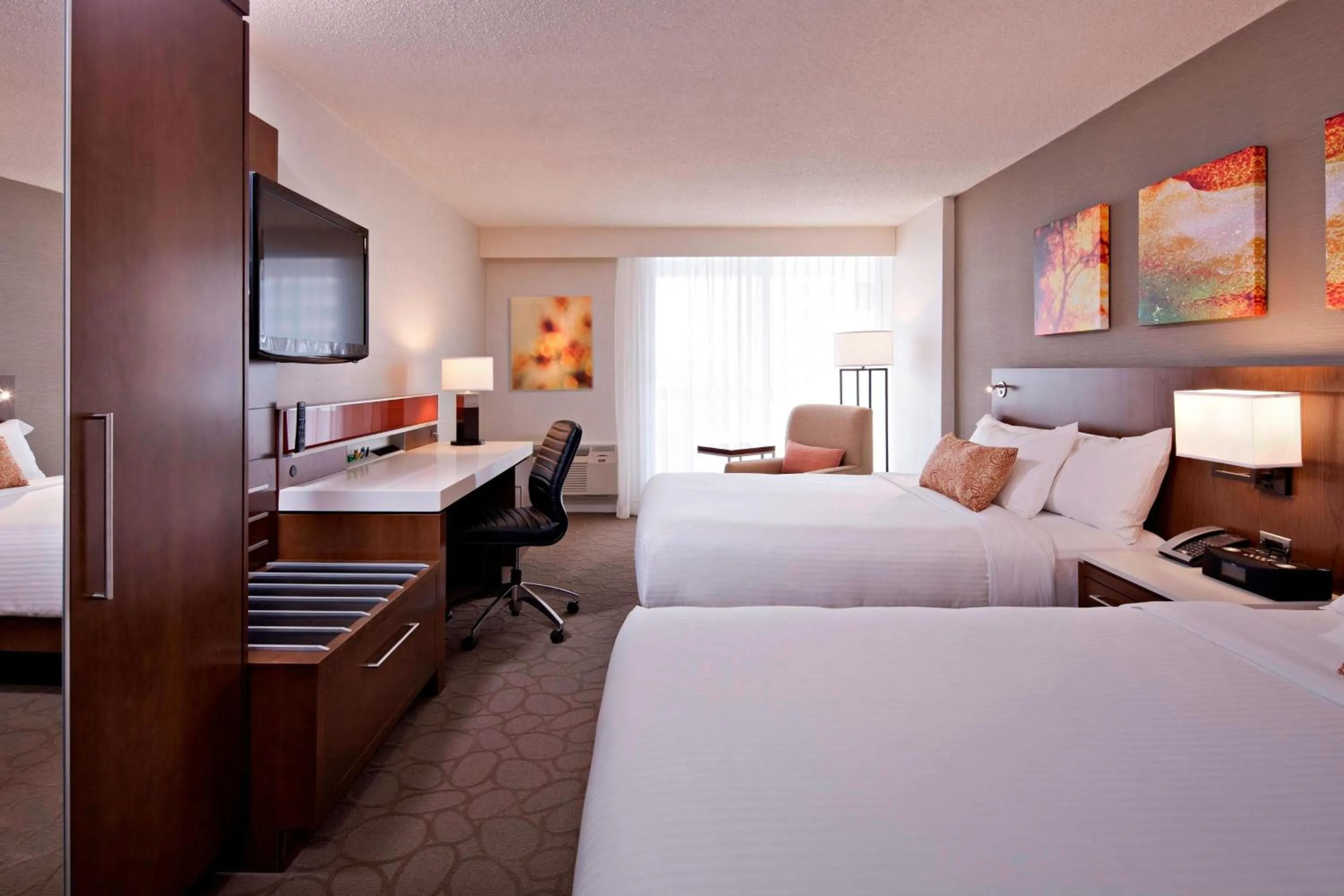 Photo of the whole room, Bed in Delta Hotels by Marriott Winnipeg