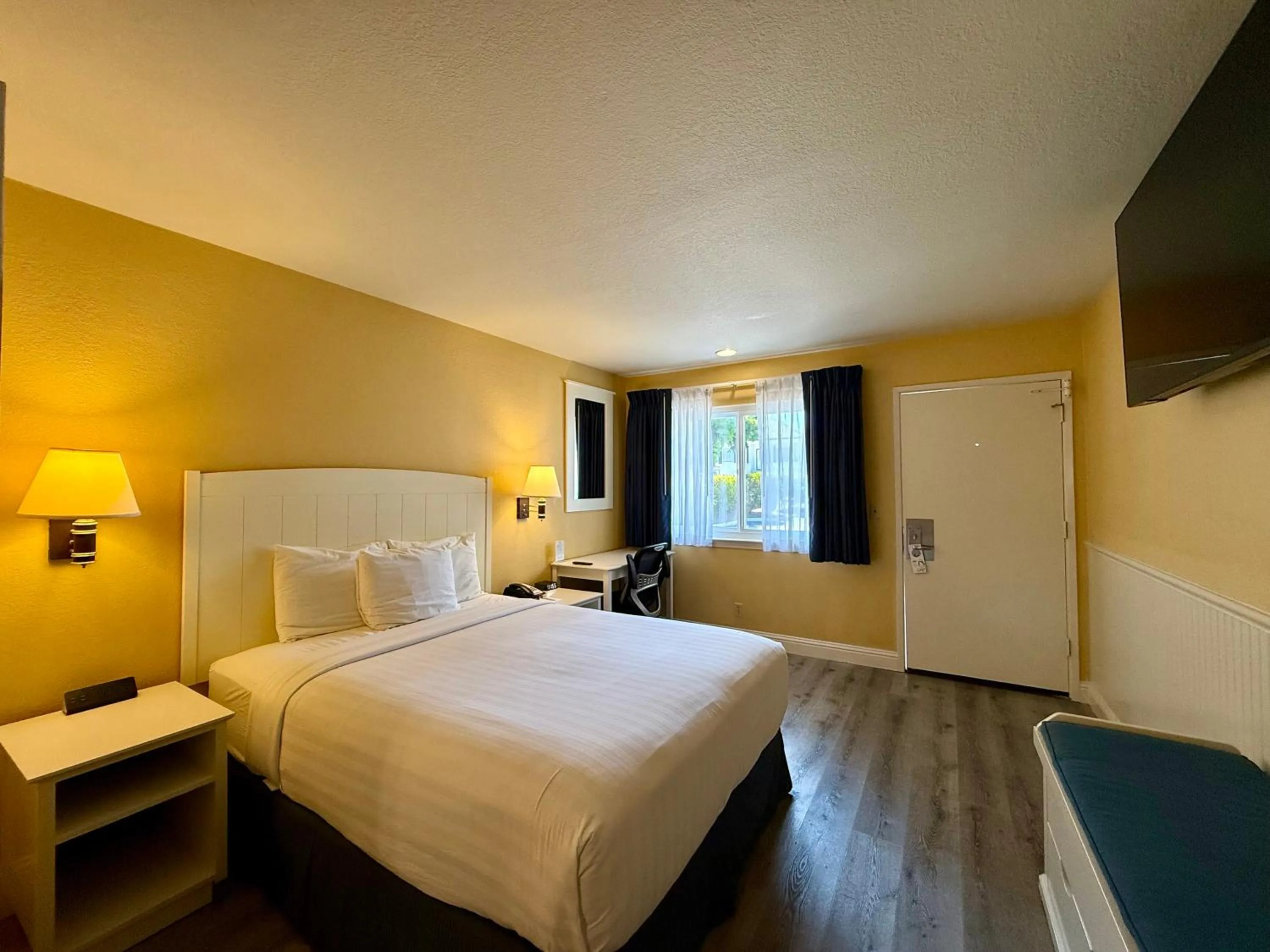 Bed in Monterey Bay Lodge