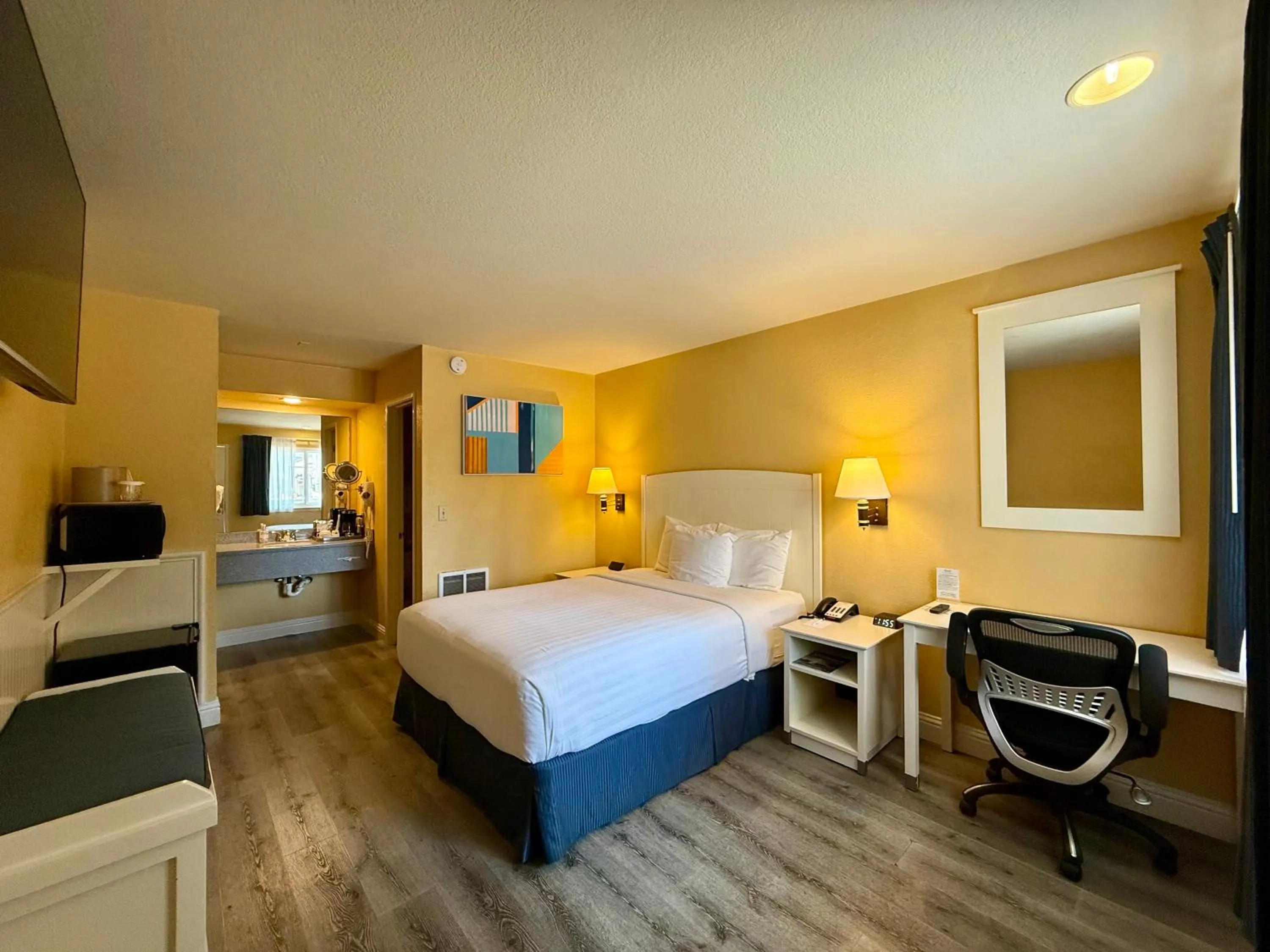 Bed in Monterey Bay Lodge