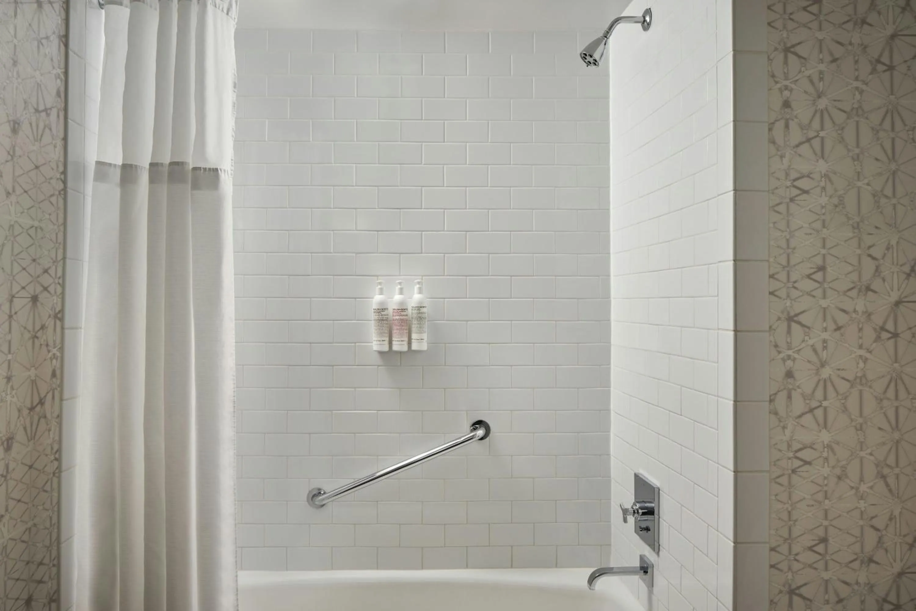 Bathroom in Courtyard by Marriott Philadelphia Downtown