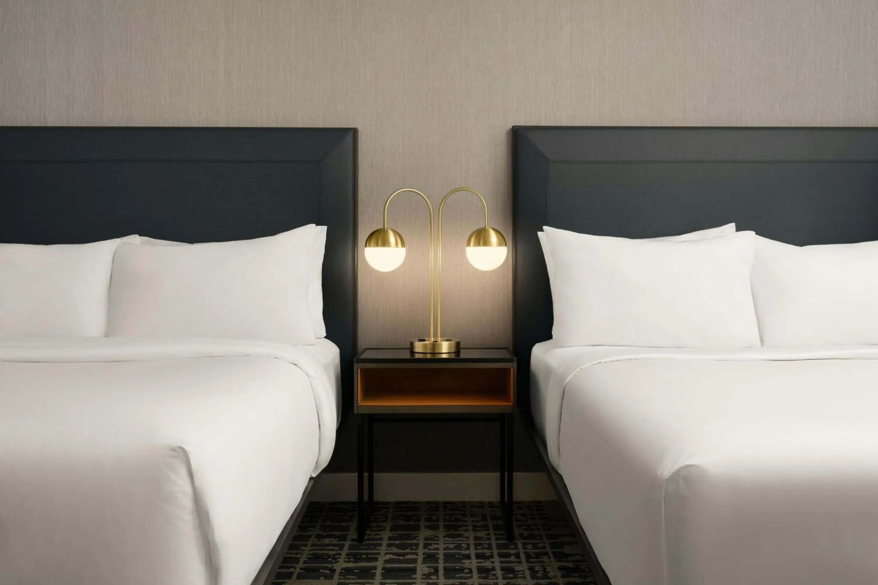 Photo of the whole room, Bed in Courtyard by Marriott Philadelphia Downtown