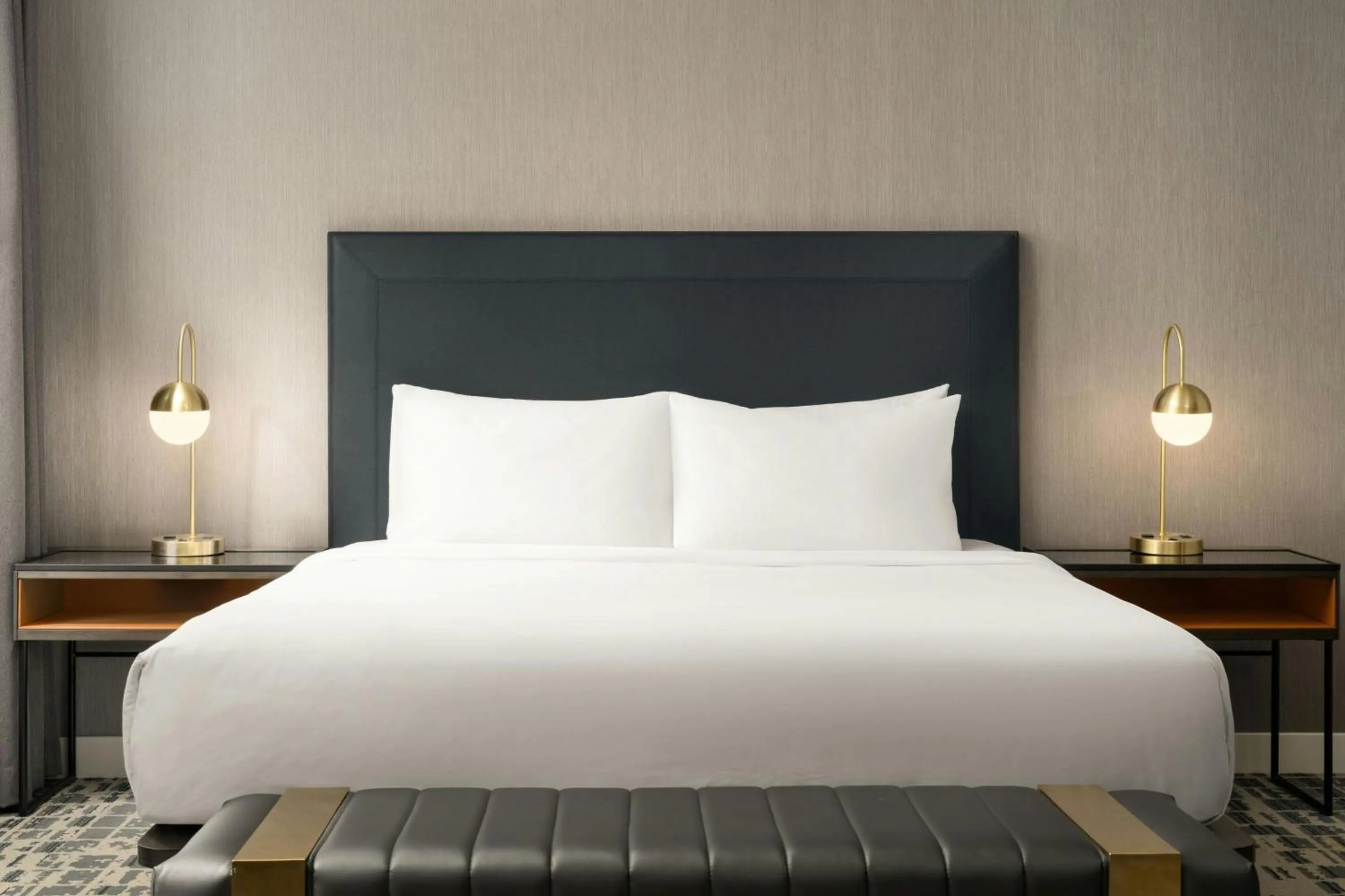 Photo of the whole room, Bed in Le Meridien Philadelphia