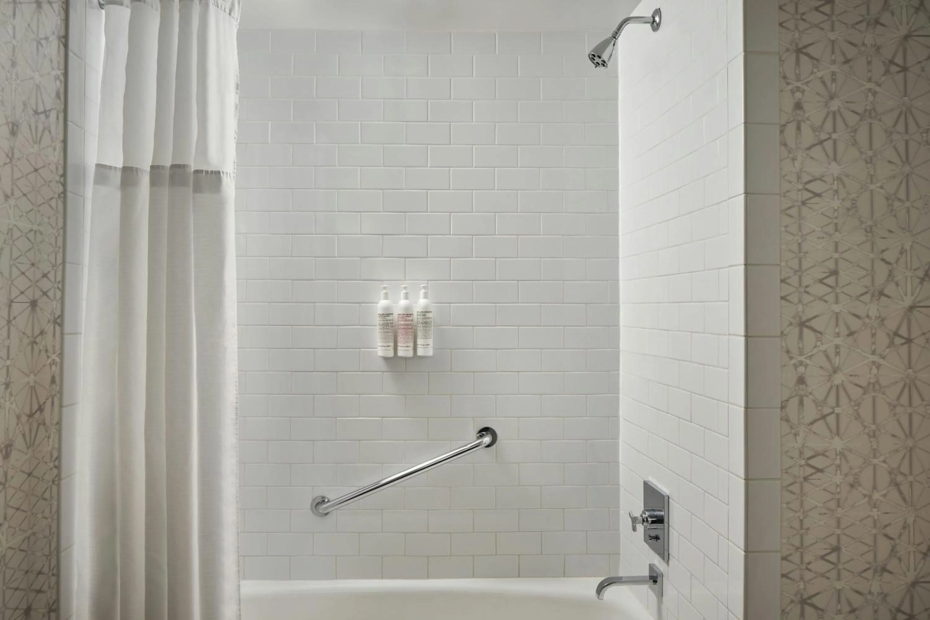 Bathroom in Courtyard by Marriott Philadelphia Downtown