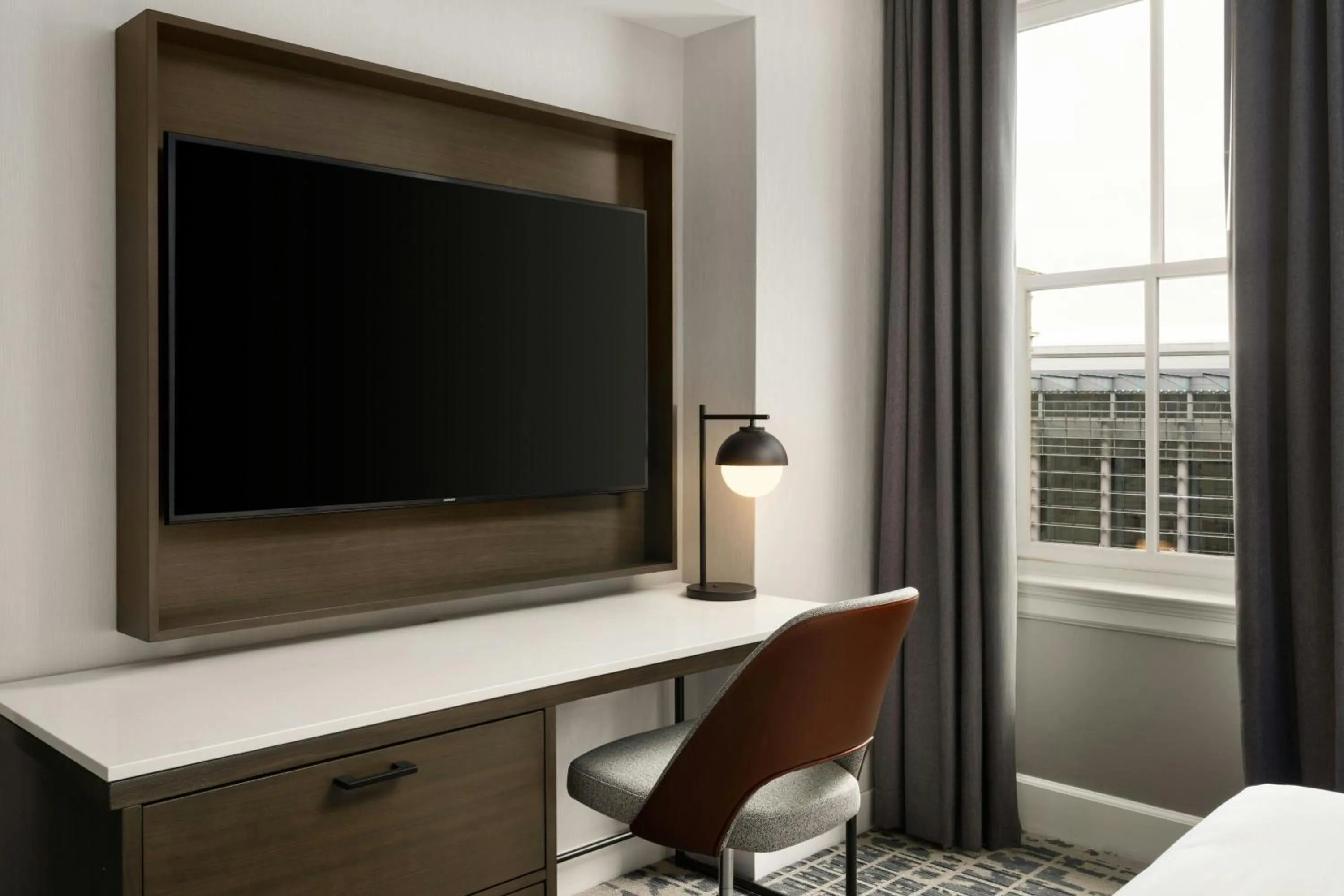 Photo of the whole room in Courtyard by Marriott Philadelphia Downtown