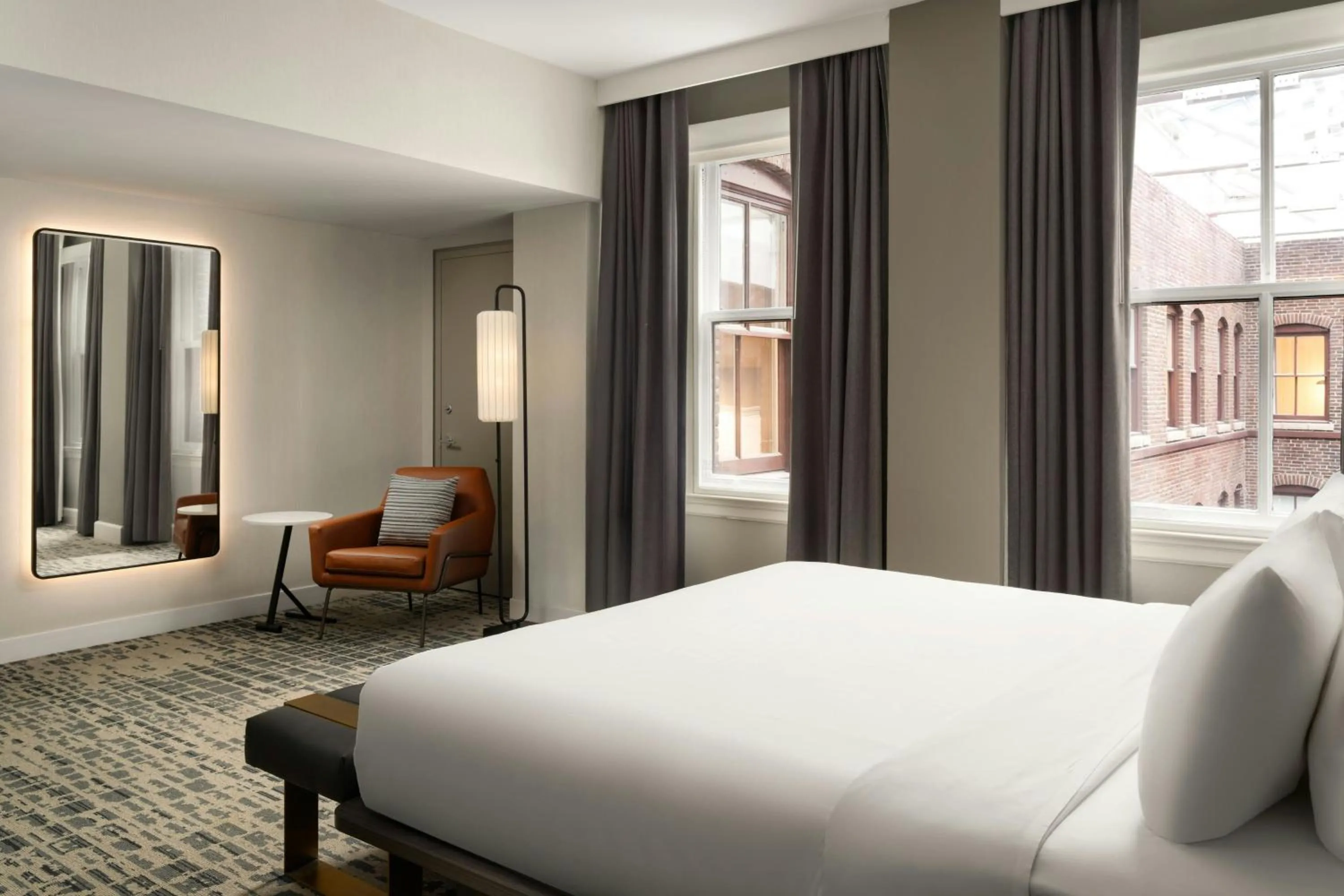 Photo of the whole room, Bed in Courtyard by Marriott Philadelphia Downtown