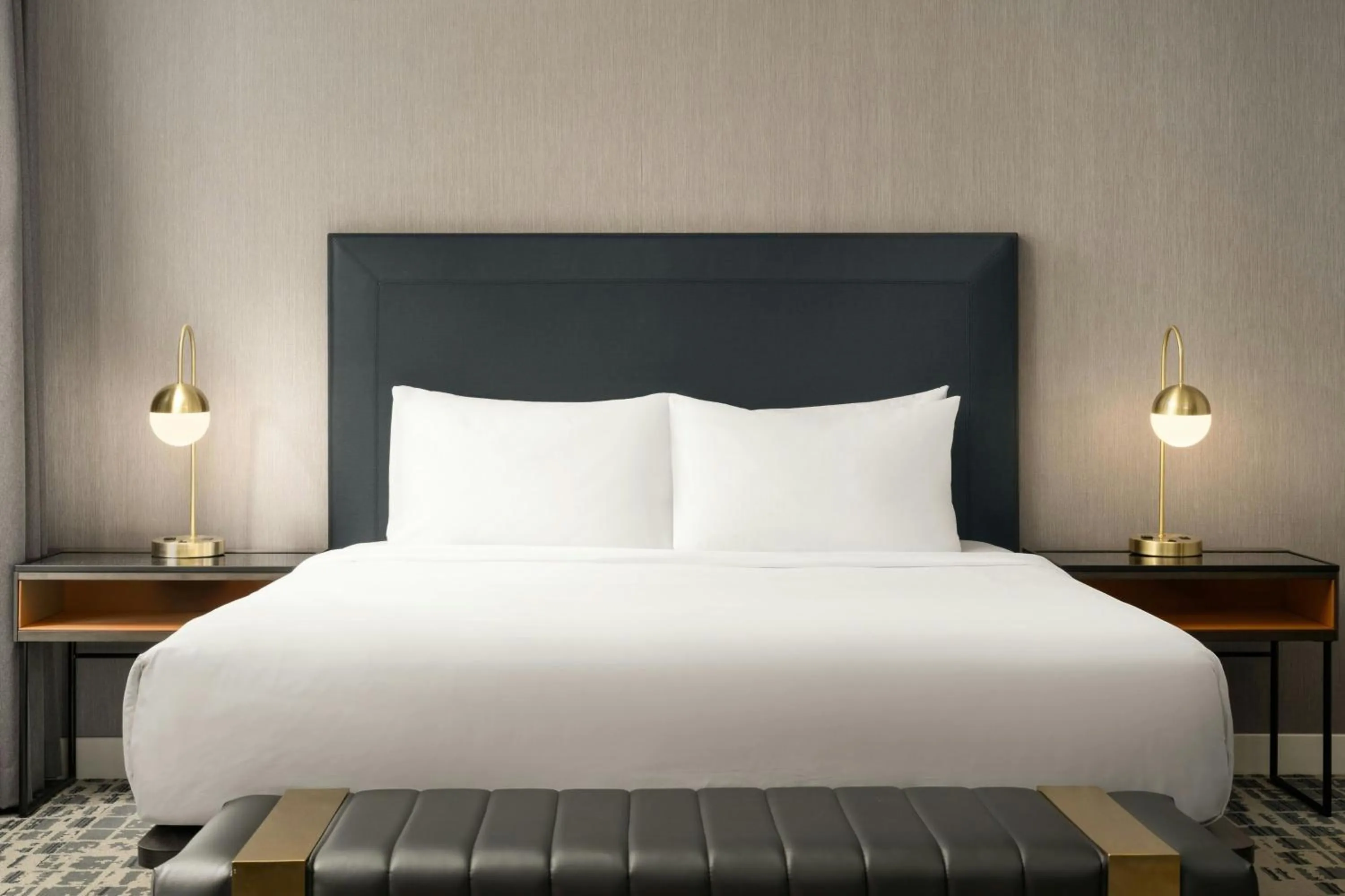 Photo of the whole room, Bed in Courtyard by Marriott Philadelphia Downtown