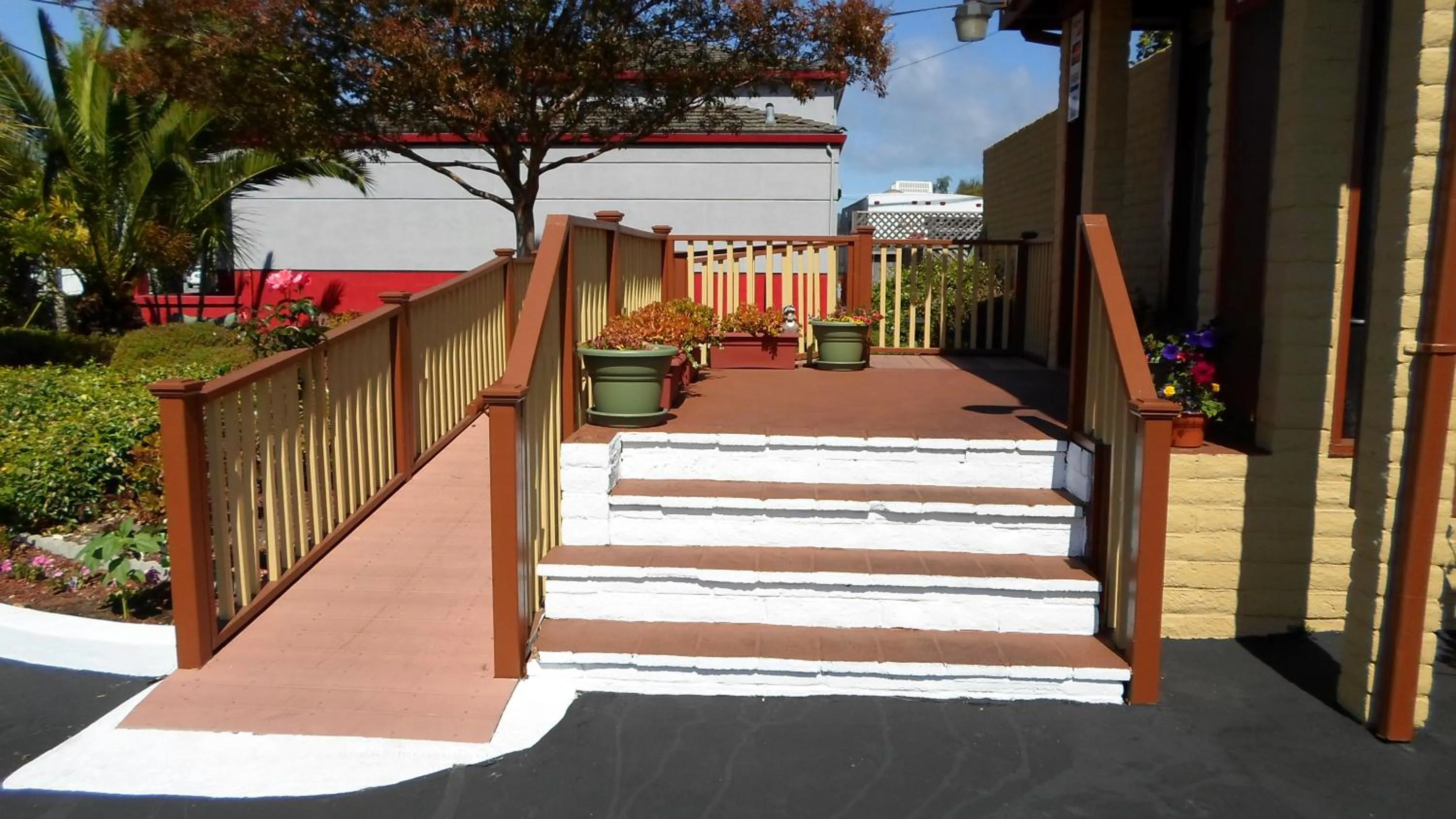 Facade/entrance in Hitching Post Studios Inn