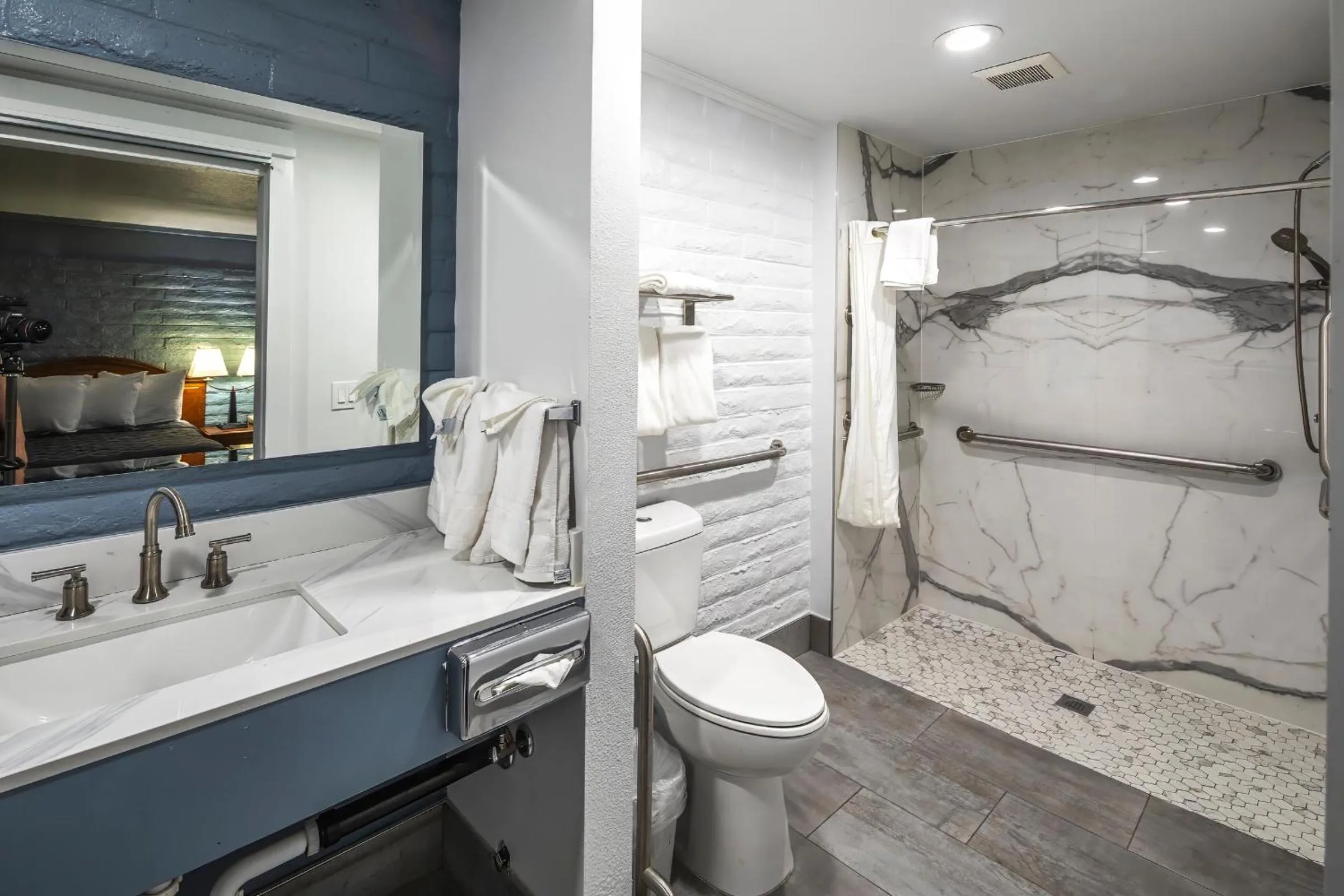 Facility for disabled guests in Hitching Post Studios Inn