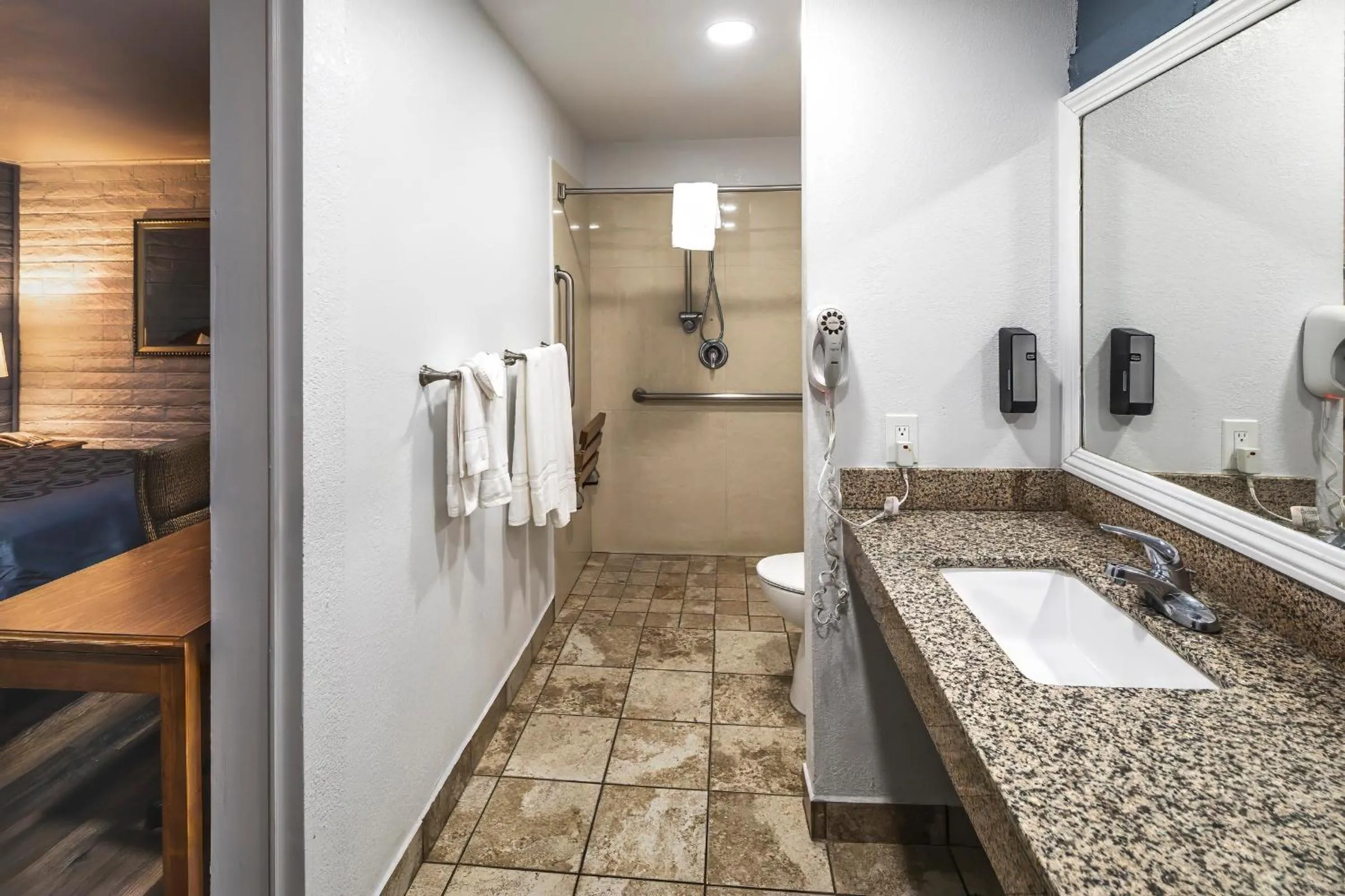 Facility for disabled guests, Bed in Hitching Post Studios Inn