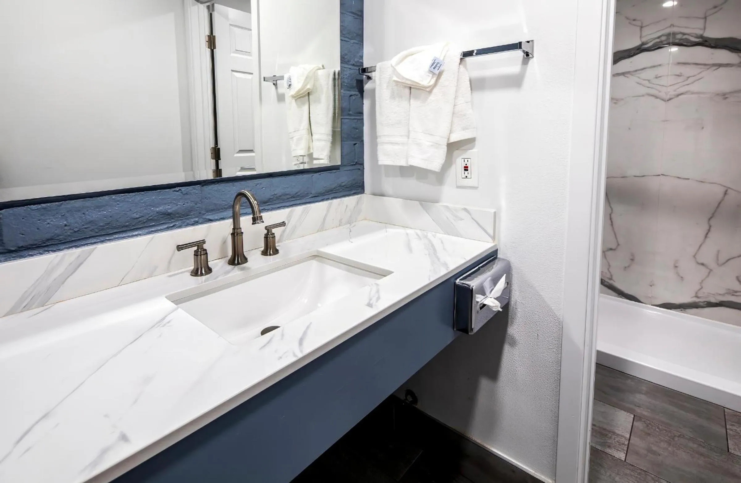 Bathroom in Hitching Post Studios Inn