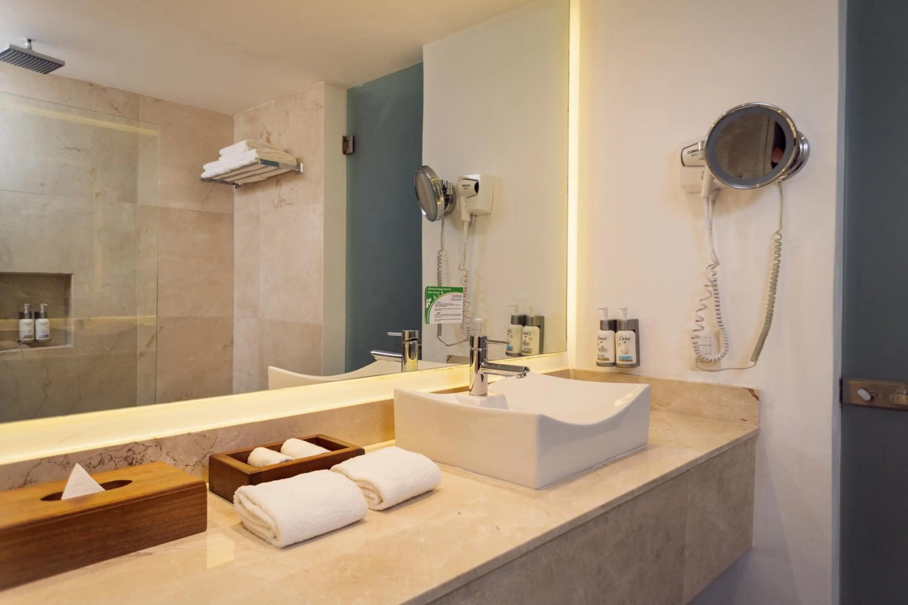 Bathroom in Flamingo Cancun All Inclusive