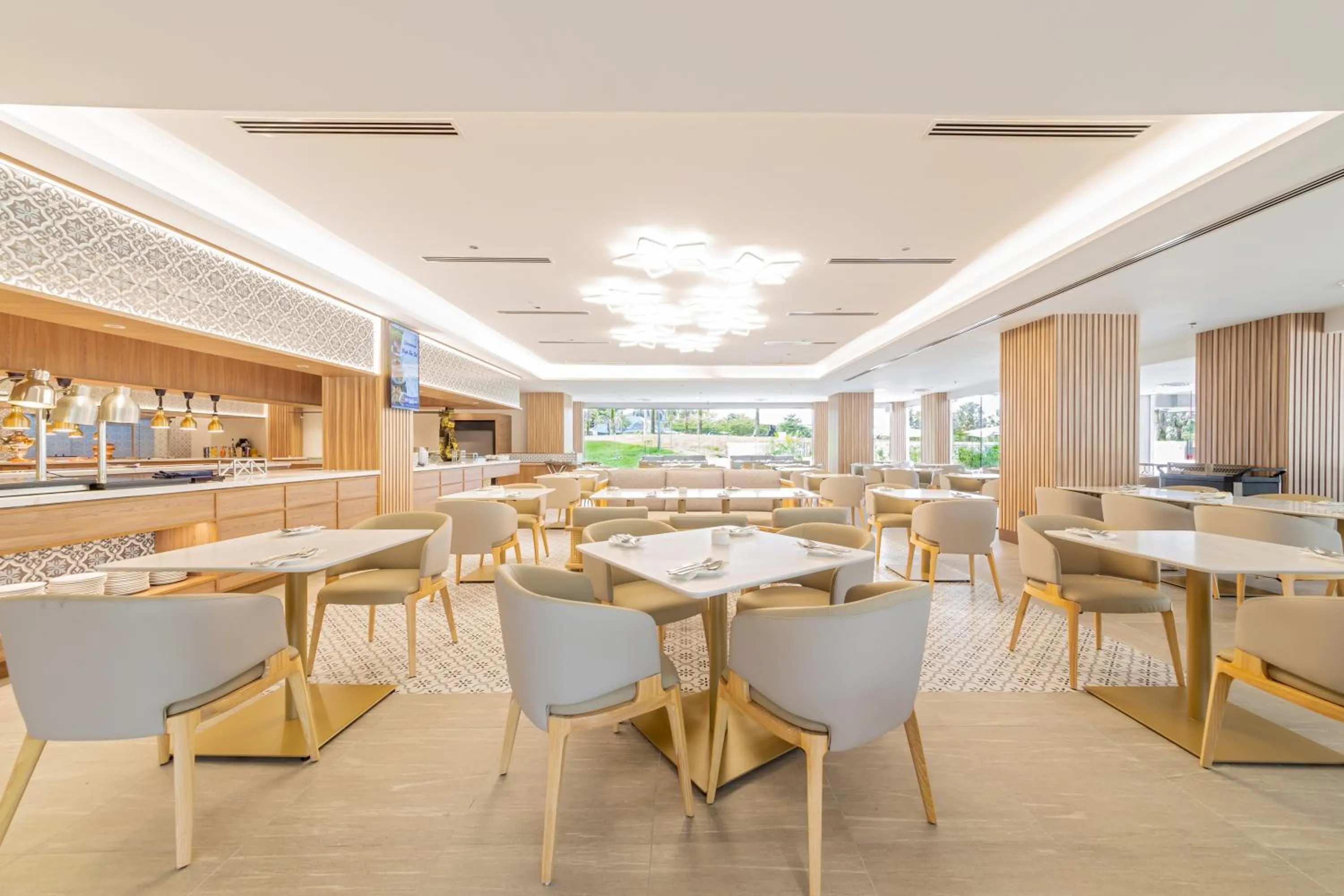 Restaurant/places to eat in Glenmarie Hotel and Golf Resort