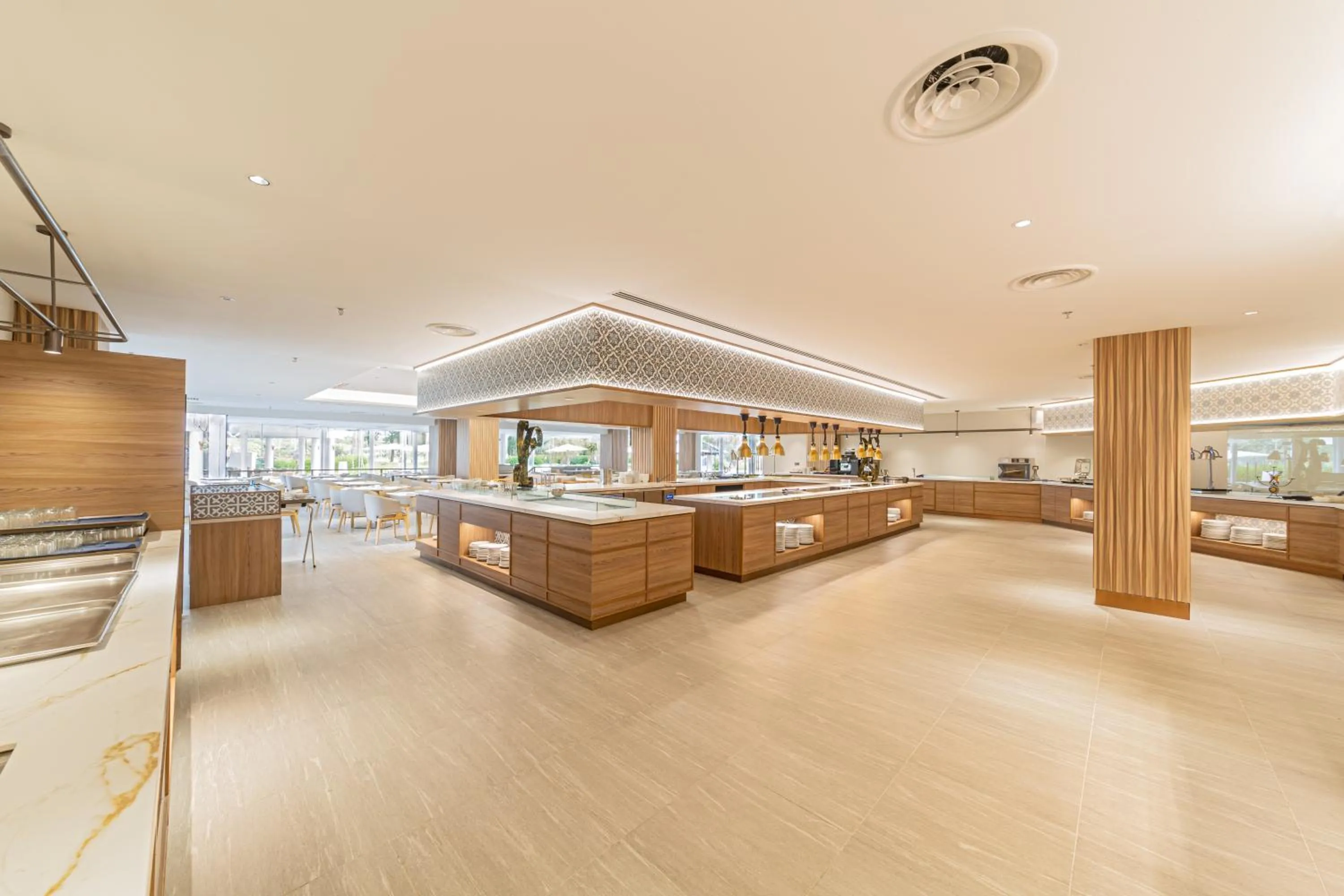 Restaurant/places to eat in Glenmarie Hotel and Golf Resort