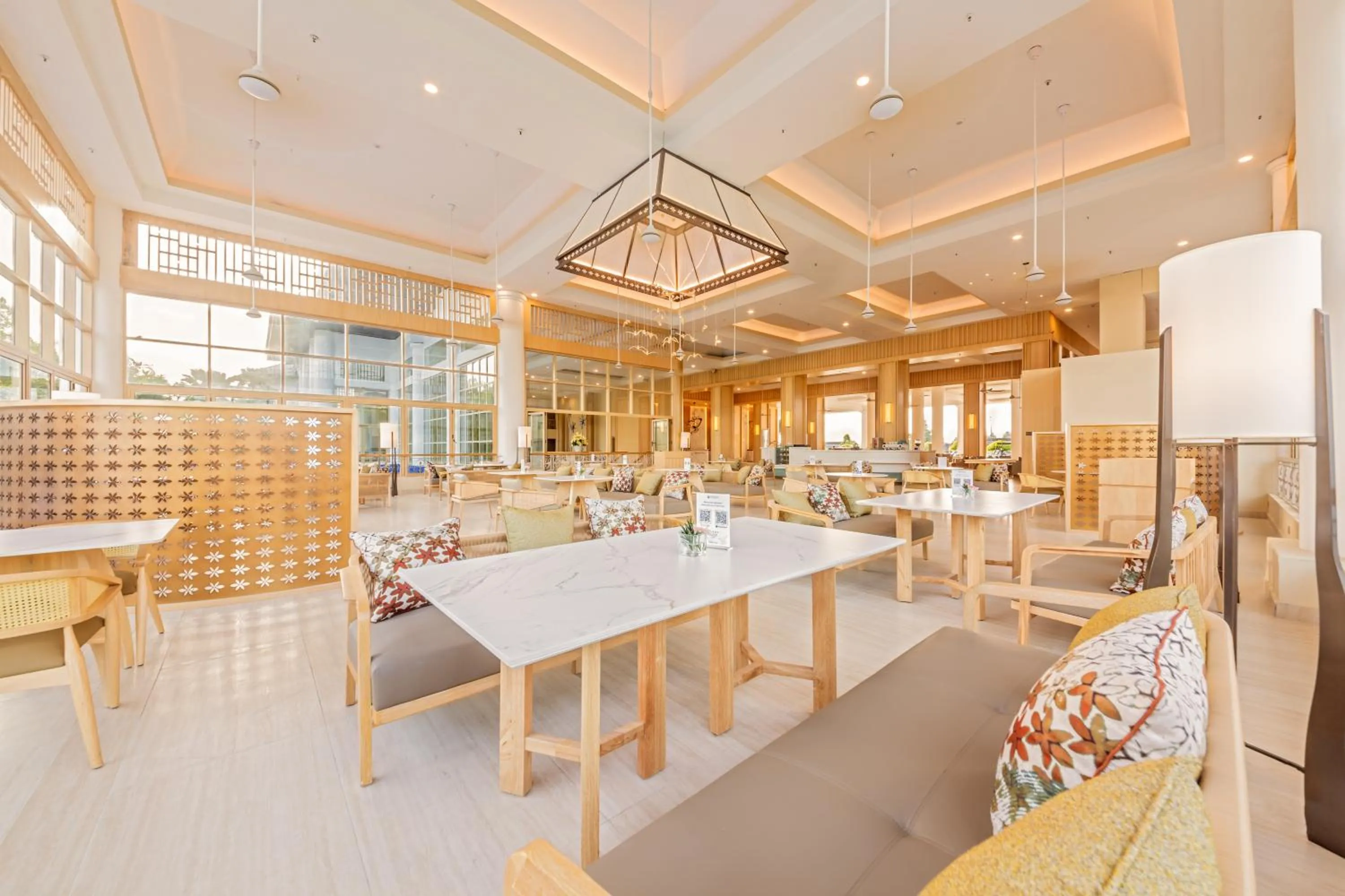 Restaurant/places to eat in Glenmarie Hotel and Golf Resort