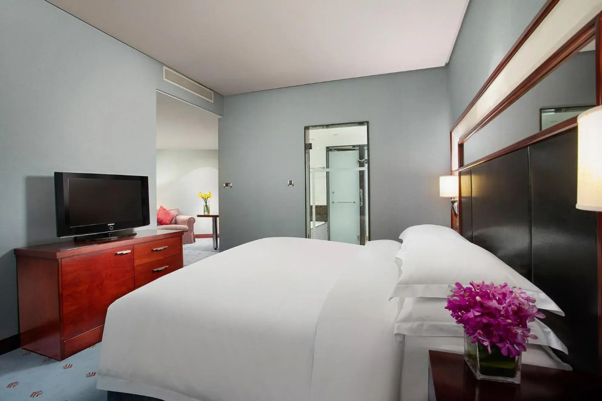 One-Bedroom King Suite in Crowne Plaza Wuxi City Center One-Bedroom King Suite in Crowne Plaza Wuxi City Center