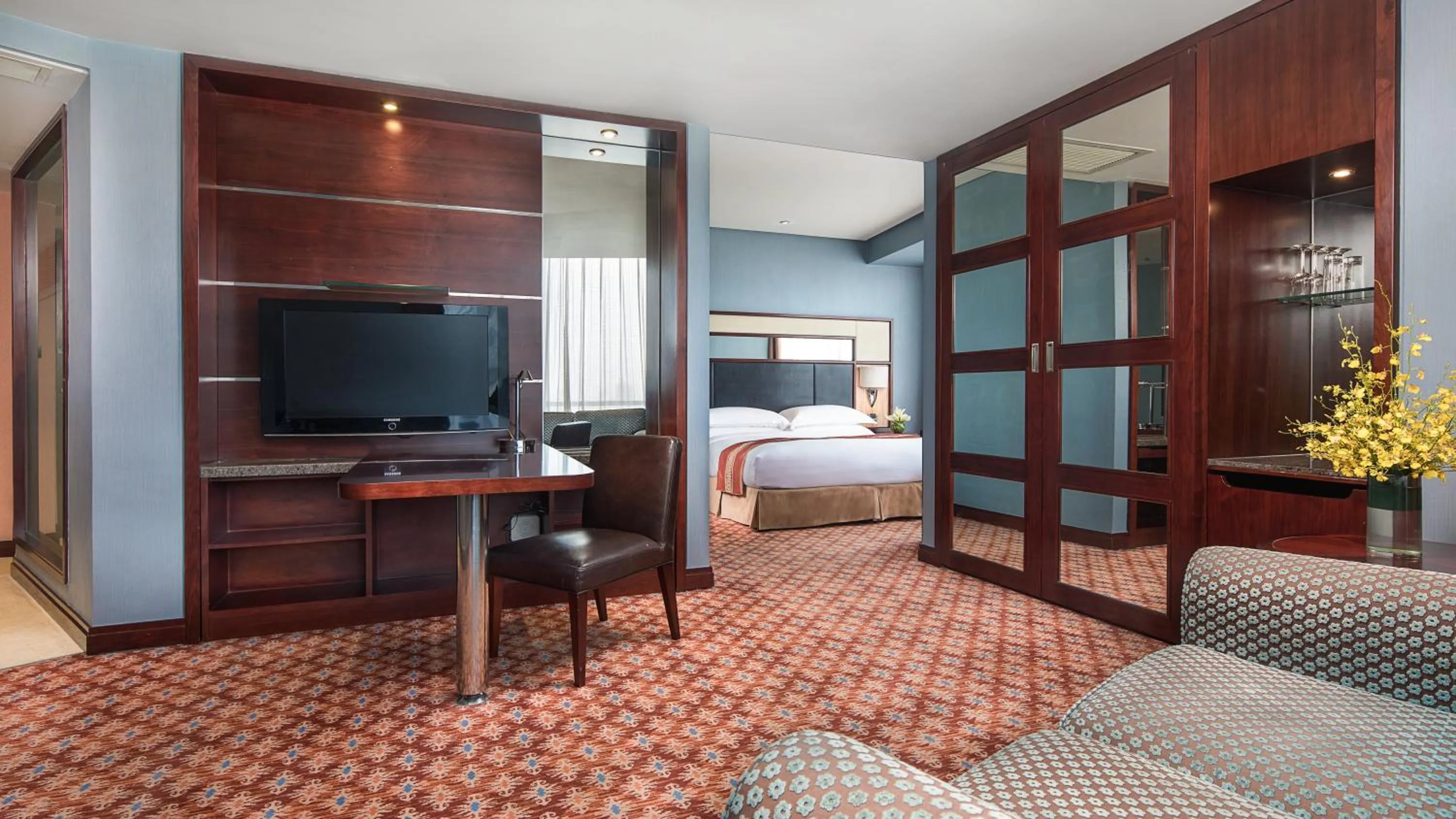 Photo of the whole room, Bed in Crowne Plaza Wuxi City Center