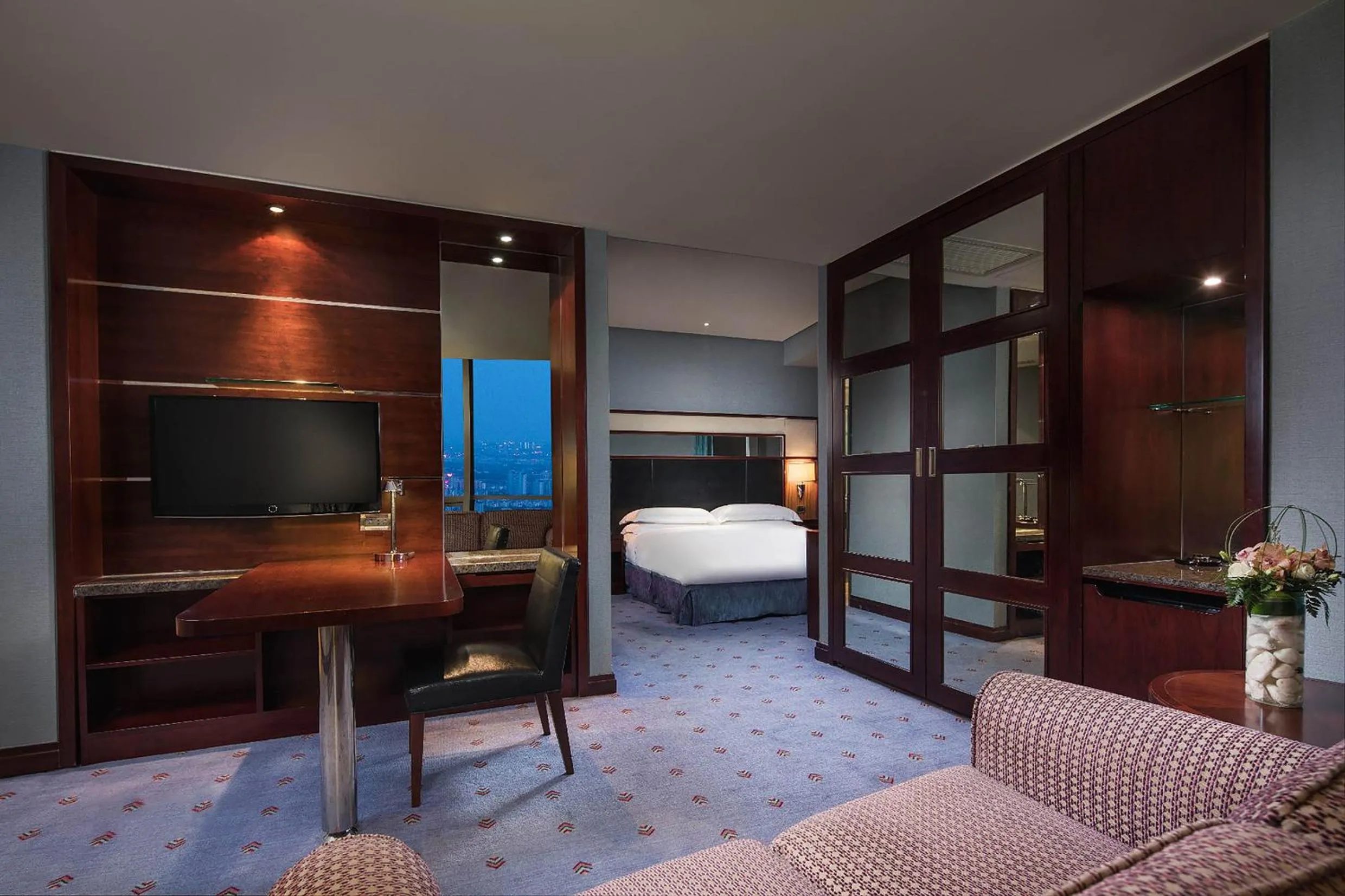 Property building, Bed in Crowne Plaza Wuxi City Center