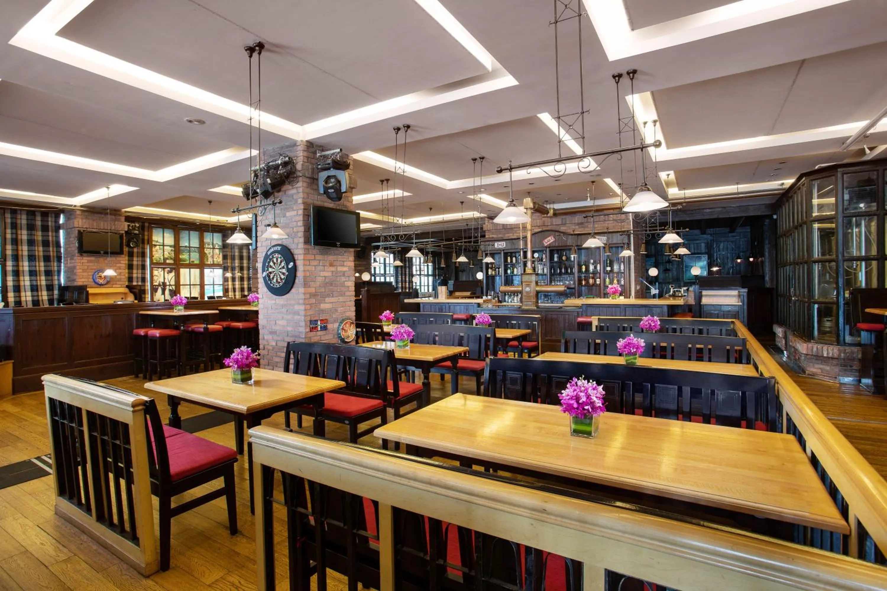 Lounge or bar in Crowne Plaza Wuxi City Center