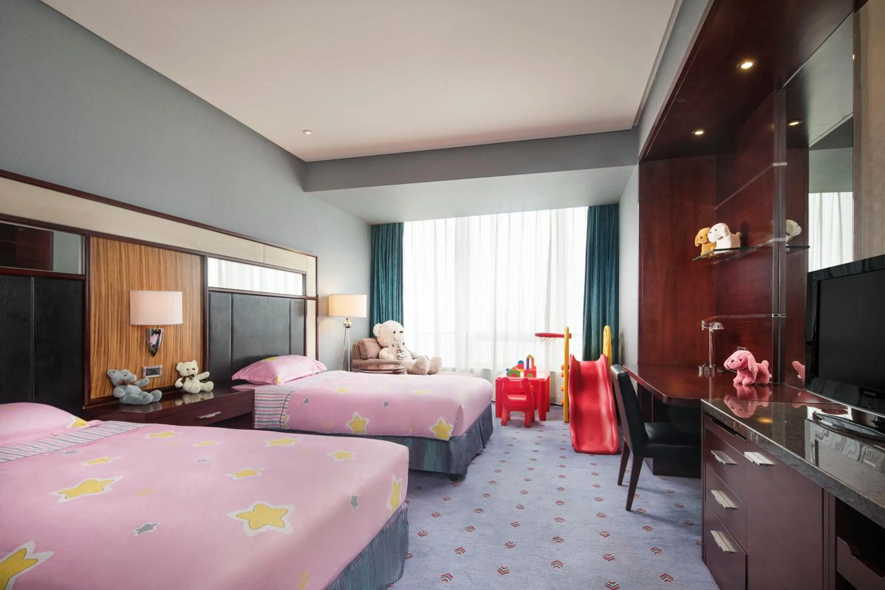 Photo of the whole room, Bed in Crowne Plaza Wuxi City Center