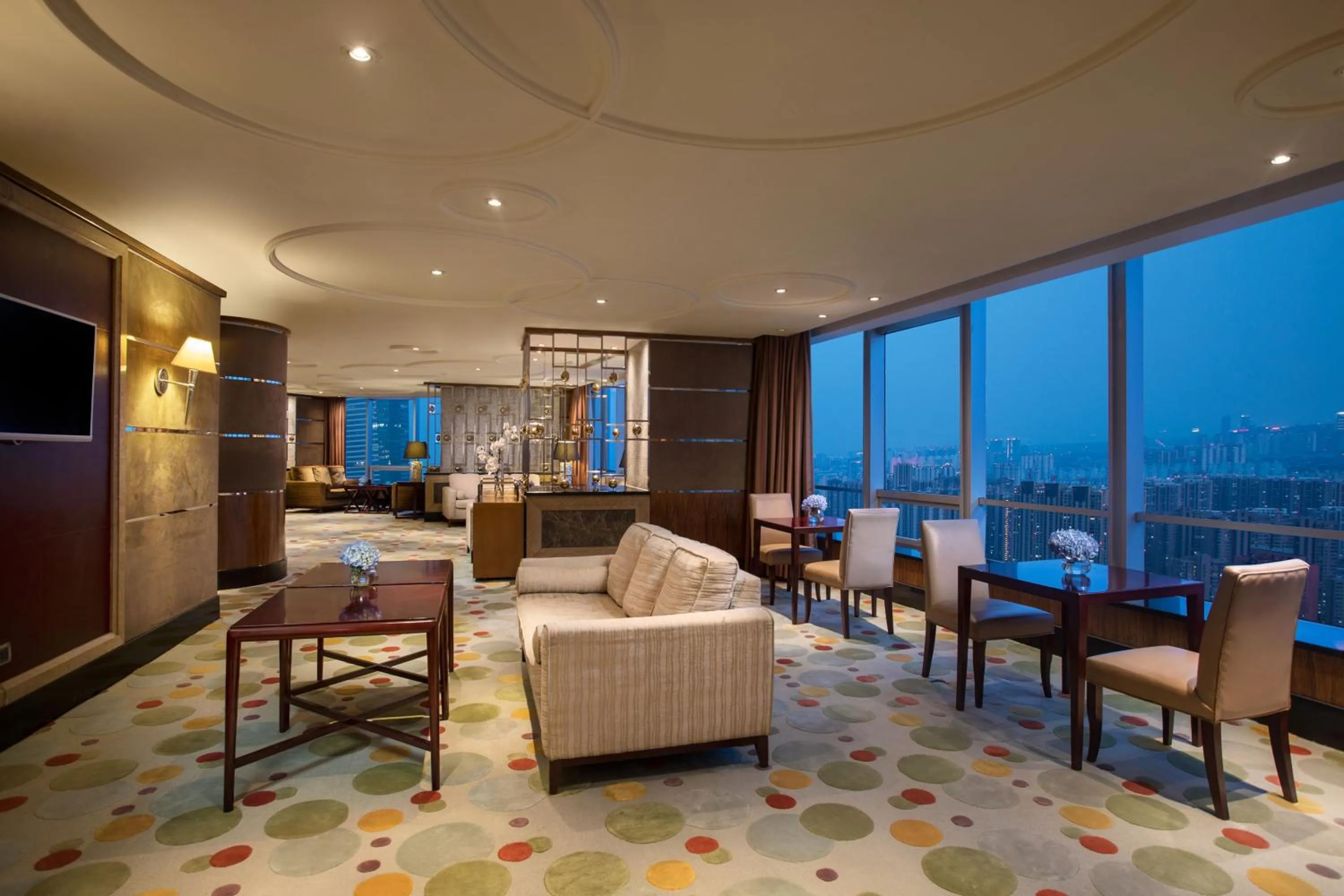 Lounge or bar in Crowne Plaza Wuxi City Center