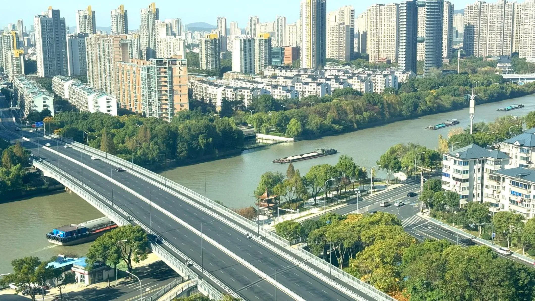 Photo of the whole room in Crowne Plaza Wuxi City Center