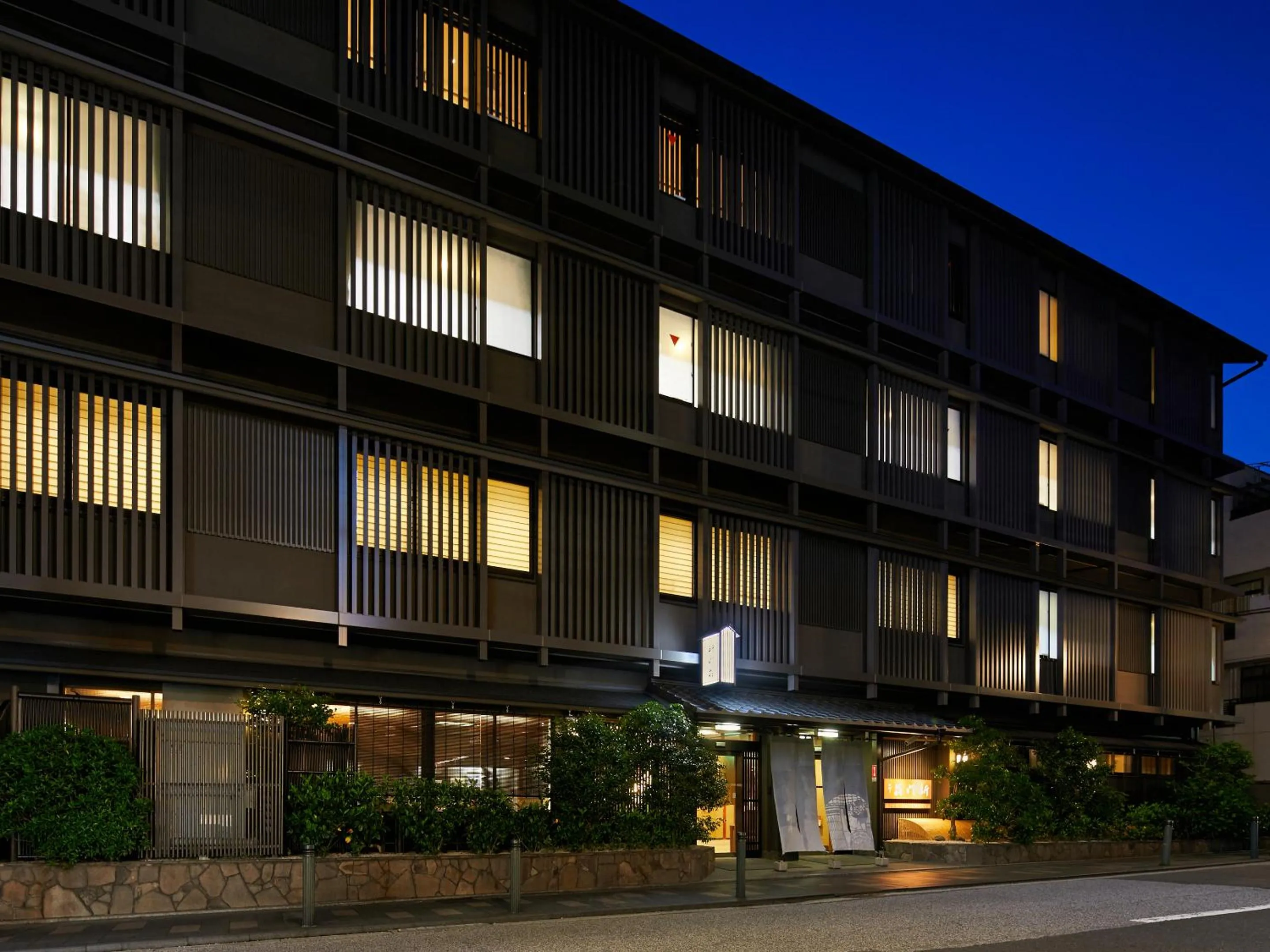 Property building in Gion Shinmonso