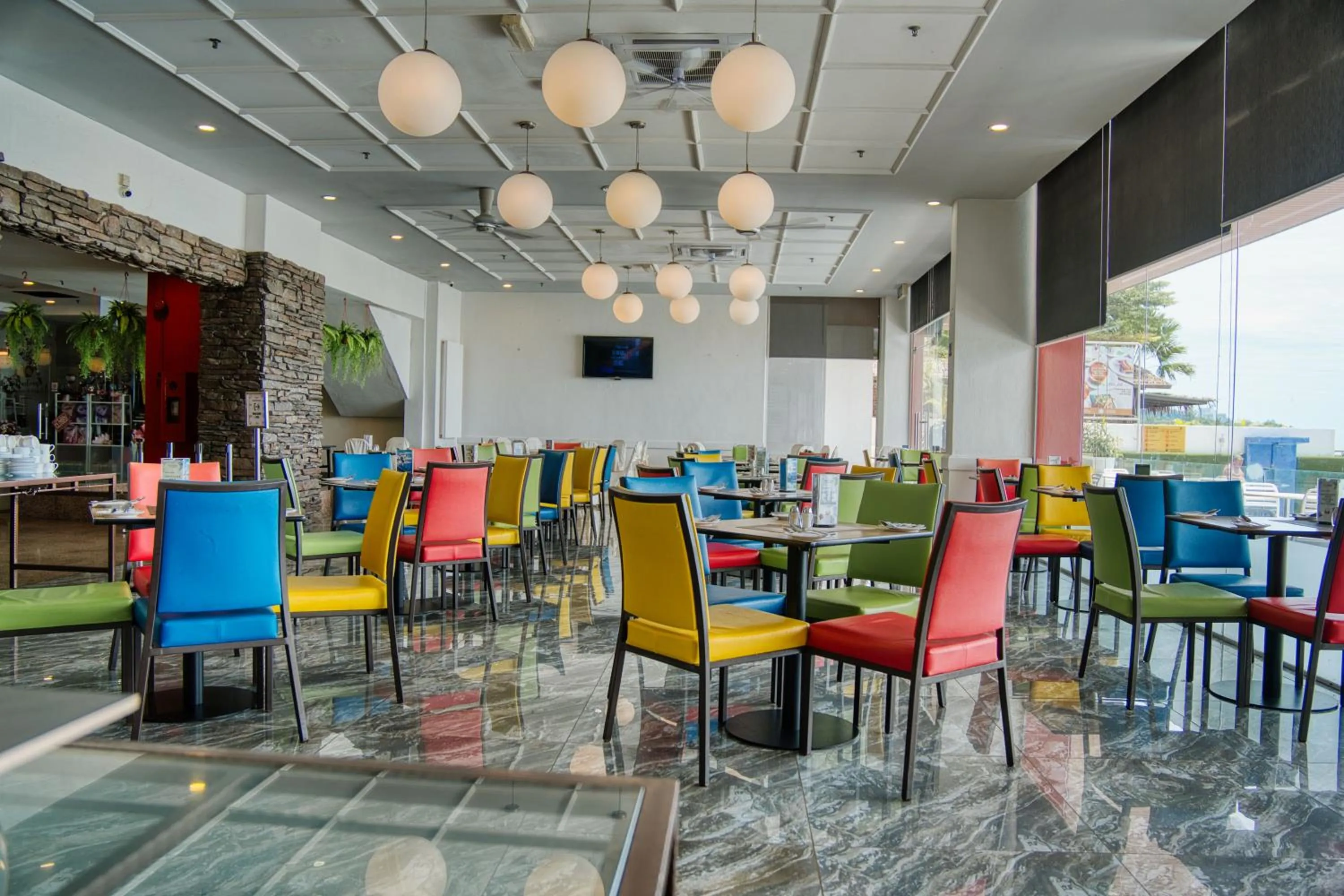 Restaurant/places to eat in Hotel Sentral Seaview @ ​Beachfront
