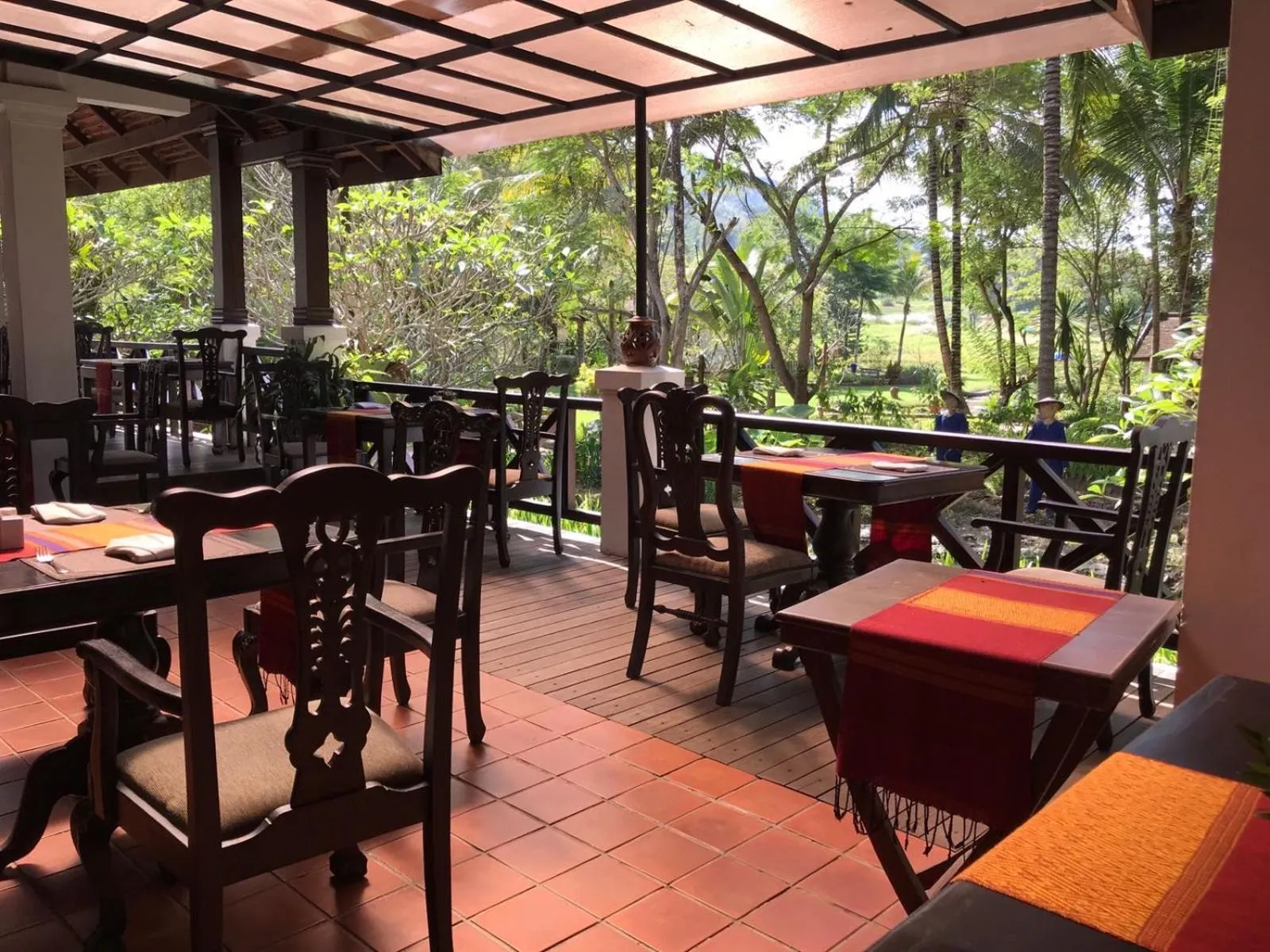 Restaurant/places to eat in Santi Resort & Spa