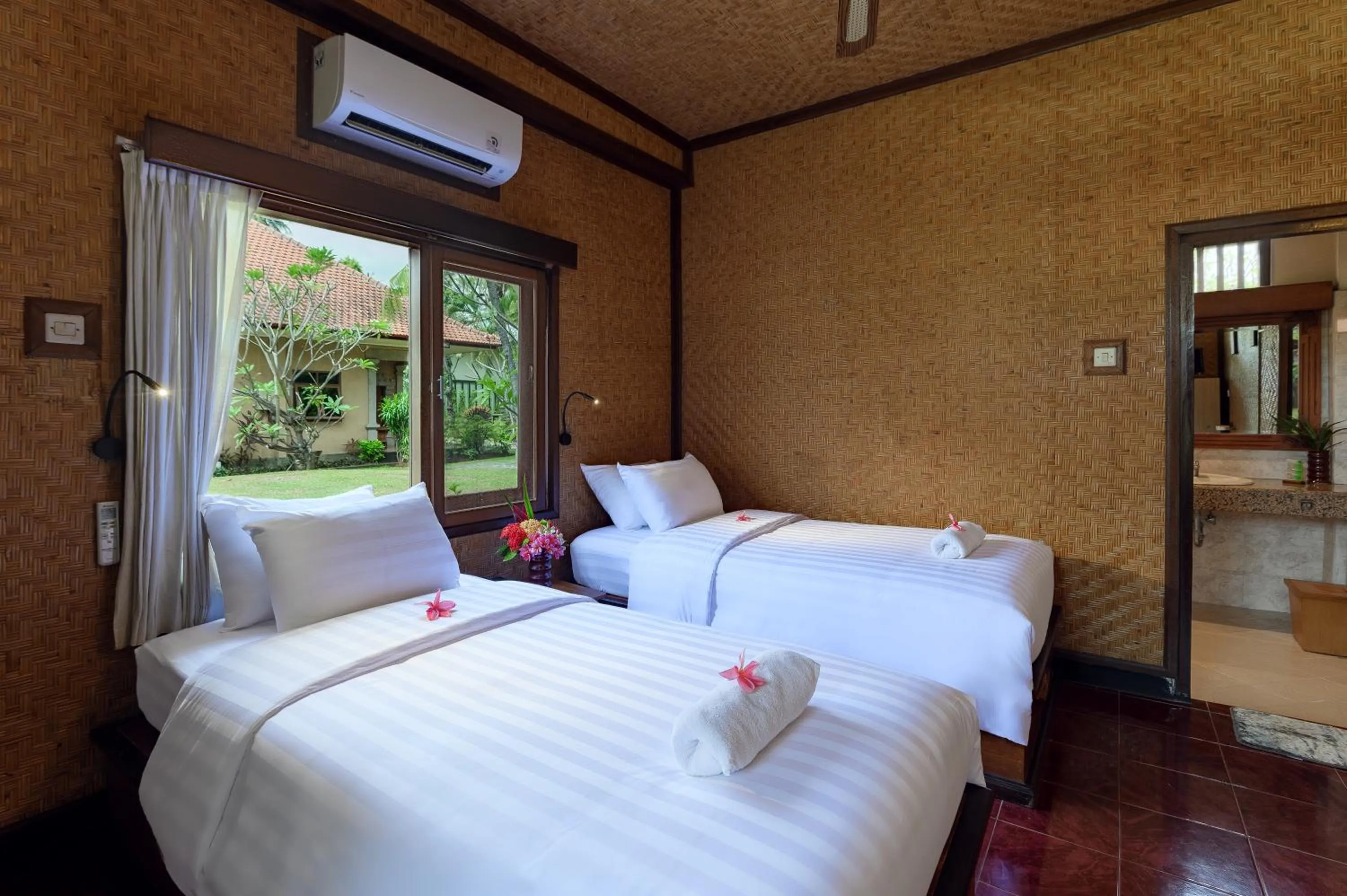 Bed in Banyualit Spa 'n Resort Lovina