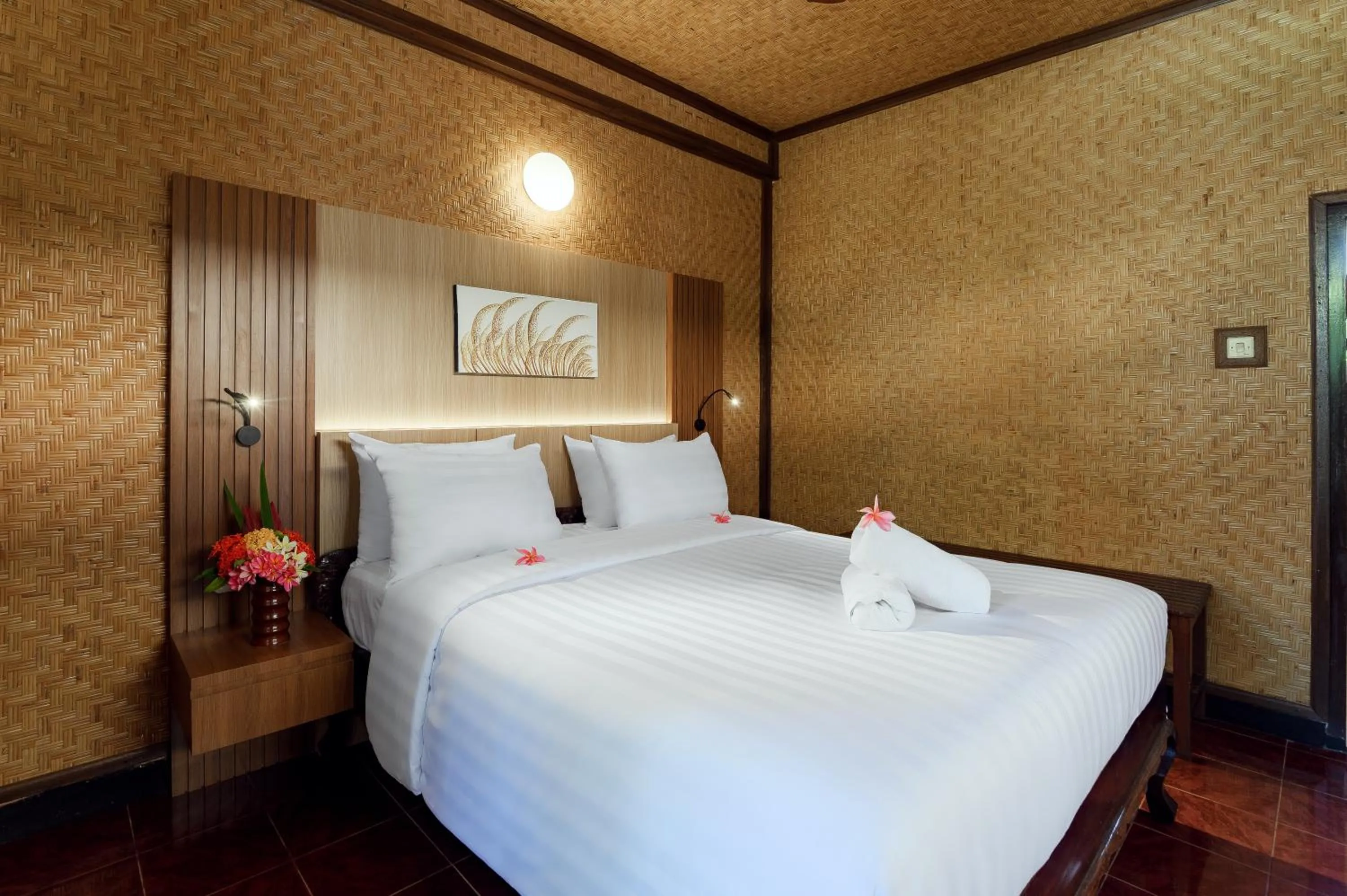 Bed in Banyualit Spa 'n Resort Lovina