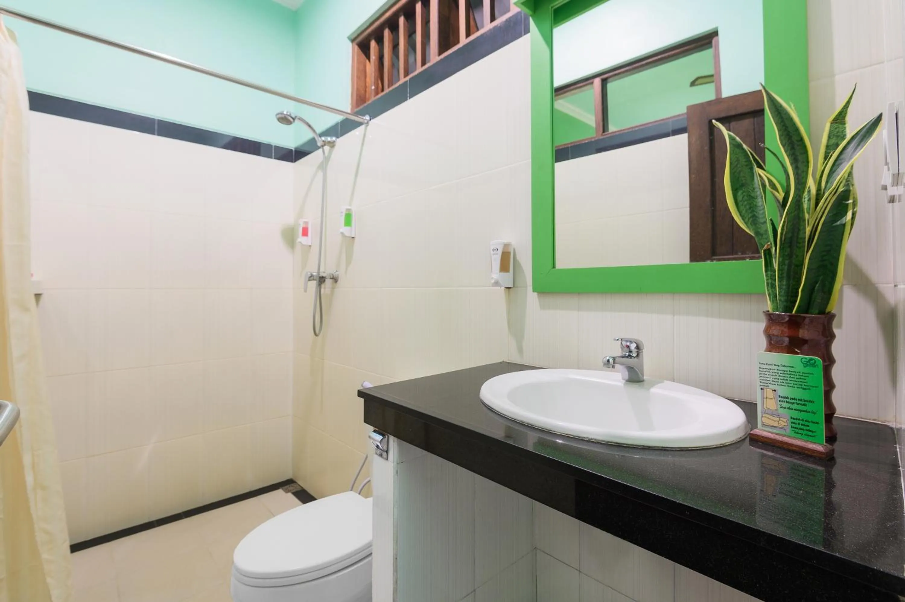 Toilet in Banyualit Spa 'n Resort Lovina