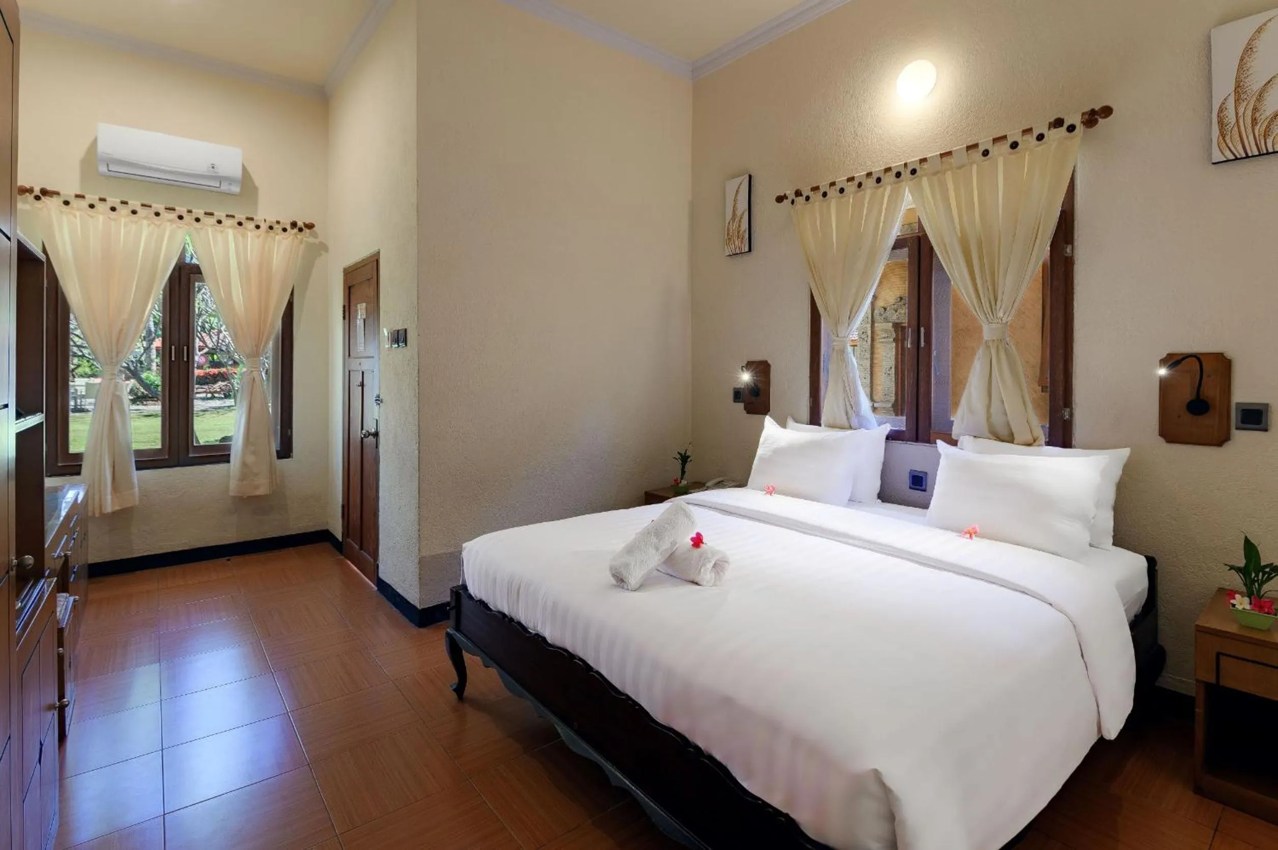 Bed in Banyualit Spa 'n Resort Lovina