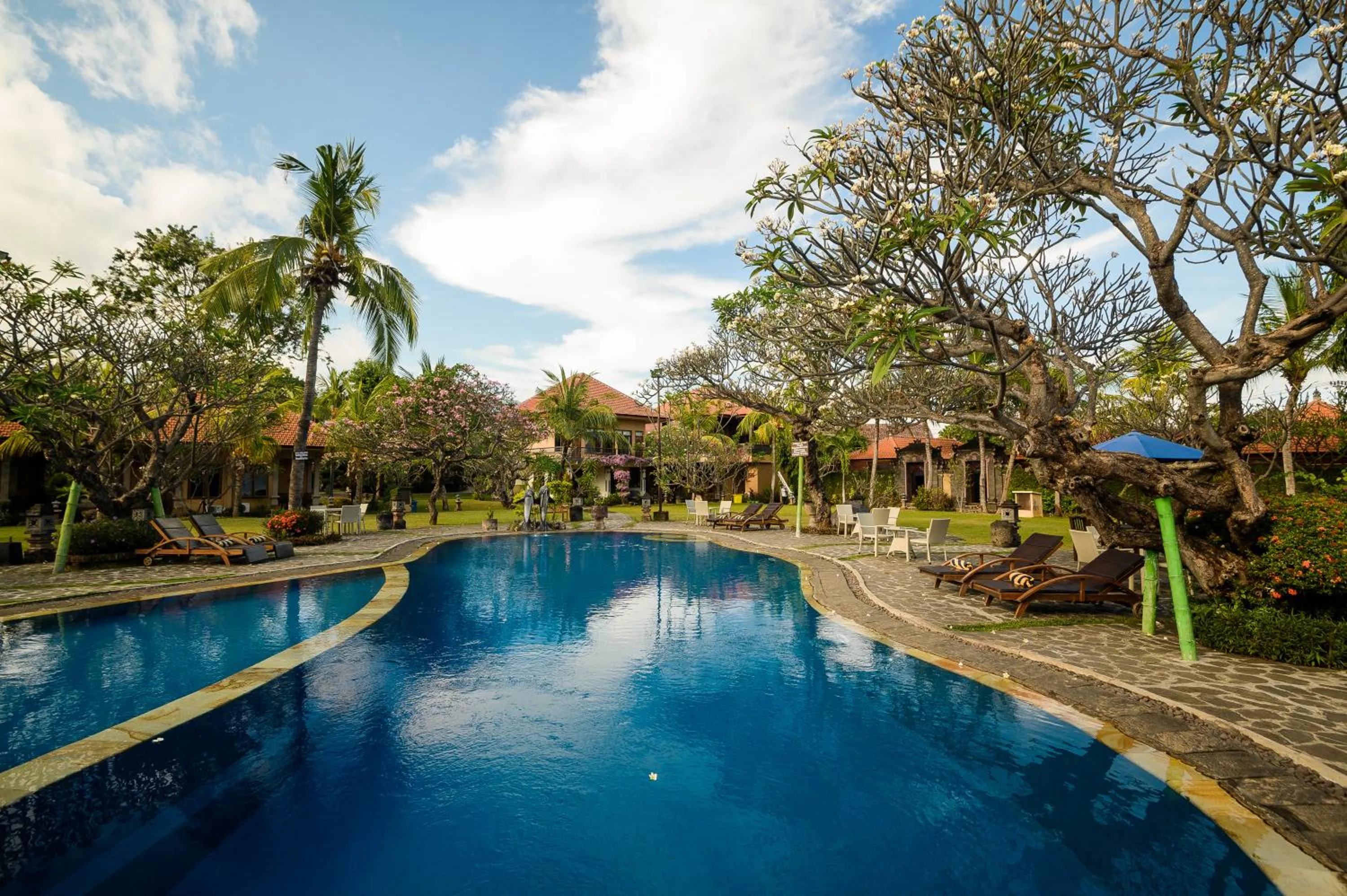 Swimming pool in Banyualit Spa 'n Resort Lovina