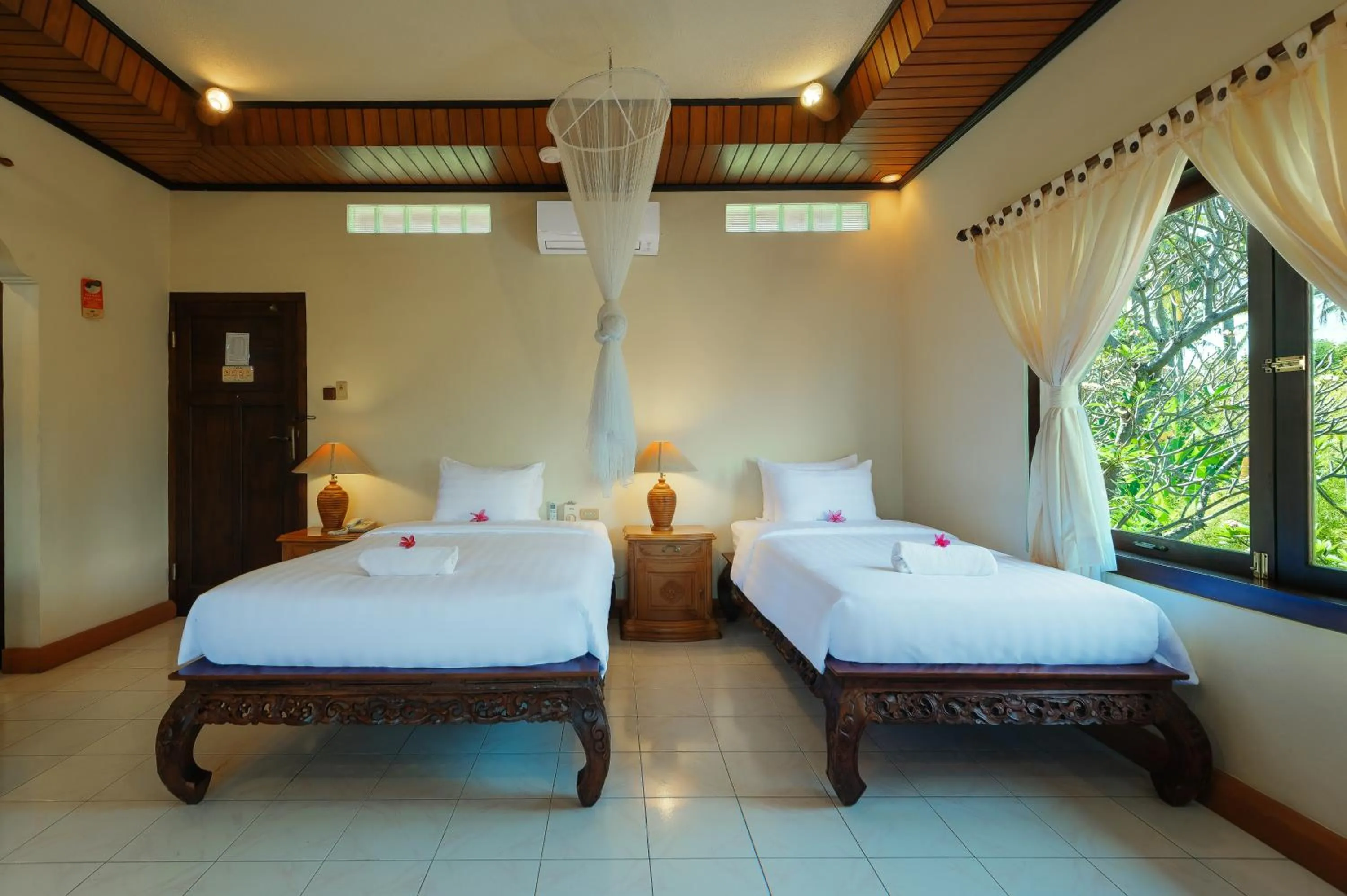 Bed in Banyualit Spa 'n Resort Lovina