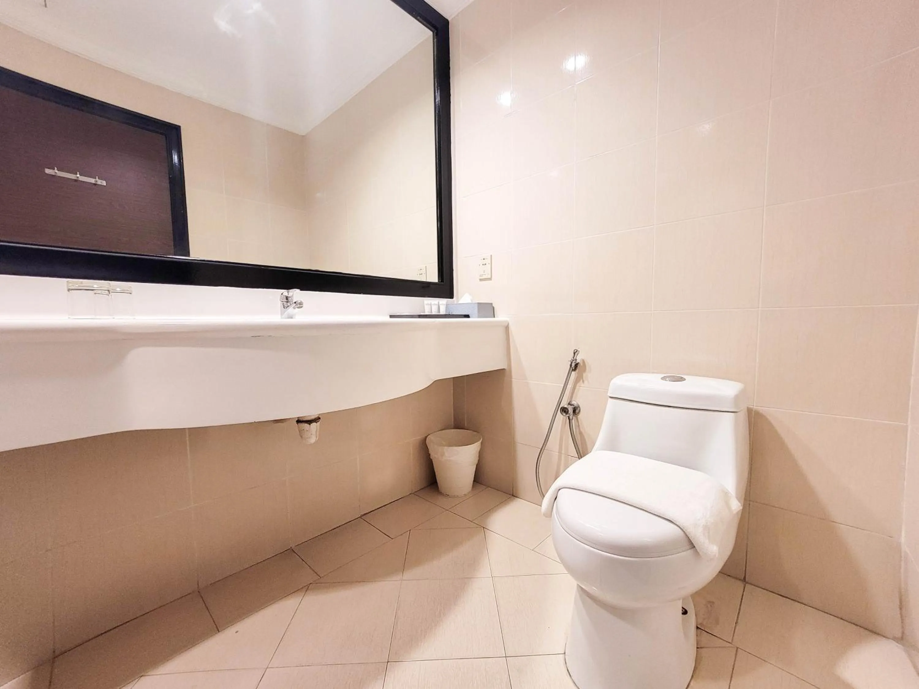 Toilet in Mines Beach Resort Hotel