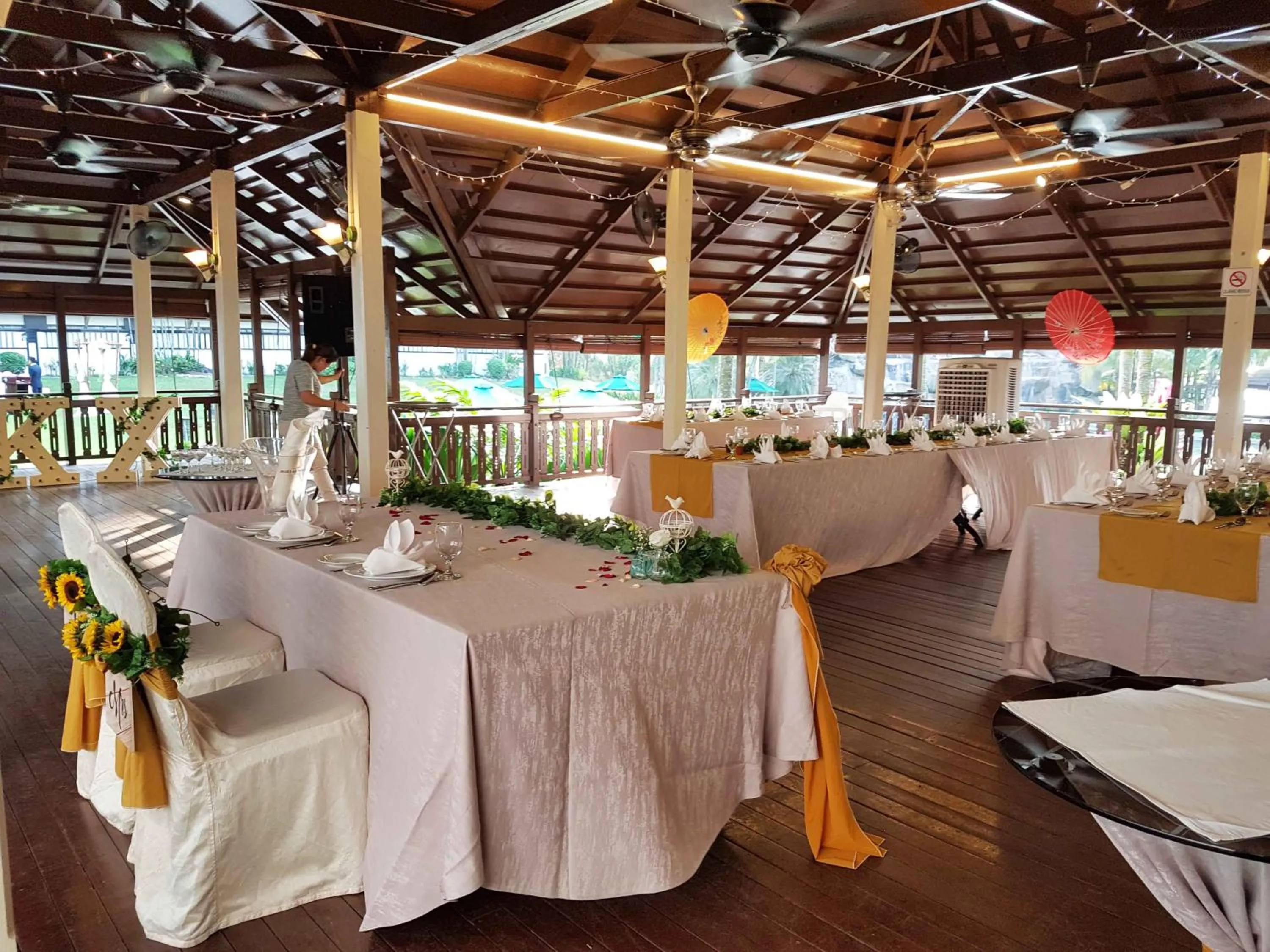 Restaurant/places to eat in Mines Beach Resort Hotel