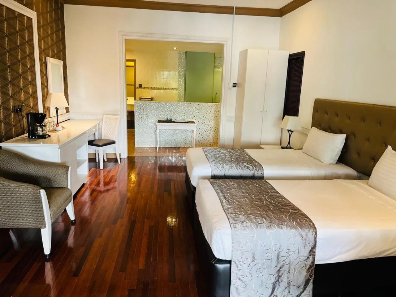 Bedroom, Bed in Mines Beach Resort Hotel