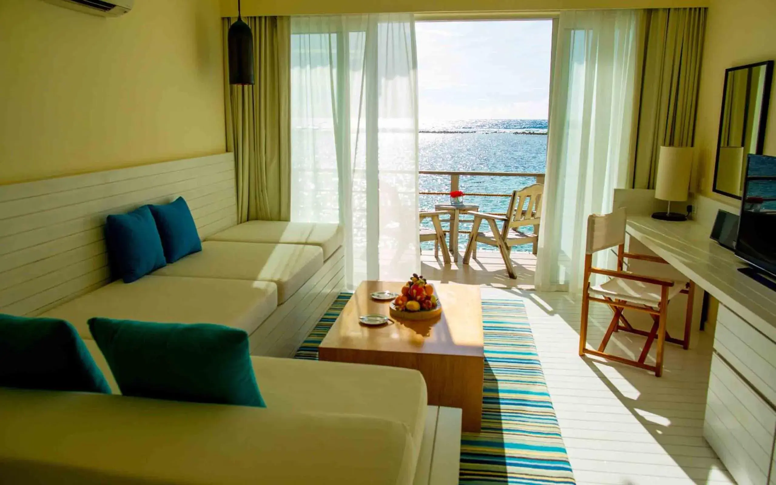 Overwater Villa with Sea View in Holiday Inn Resort Kandooma Maldives - Kids Stay & Eat Free and Free Roundtrip Speed Boat for a minimum 4 nights stay Overwater Villa with Sea View in Holiday Inn Resort Kandooma Maldives - Kids Stay & Eat Free and Free Roundtrip Speed Boat for a minimum 4 nights stay