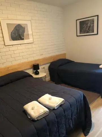 Deluxe Queen Room in Colony Inn Hotel Deluxe Queen Room in Colony Inn Hotel