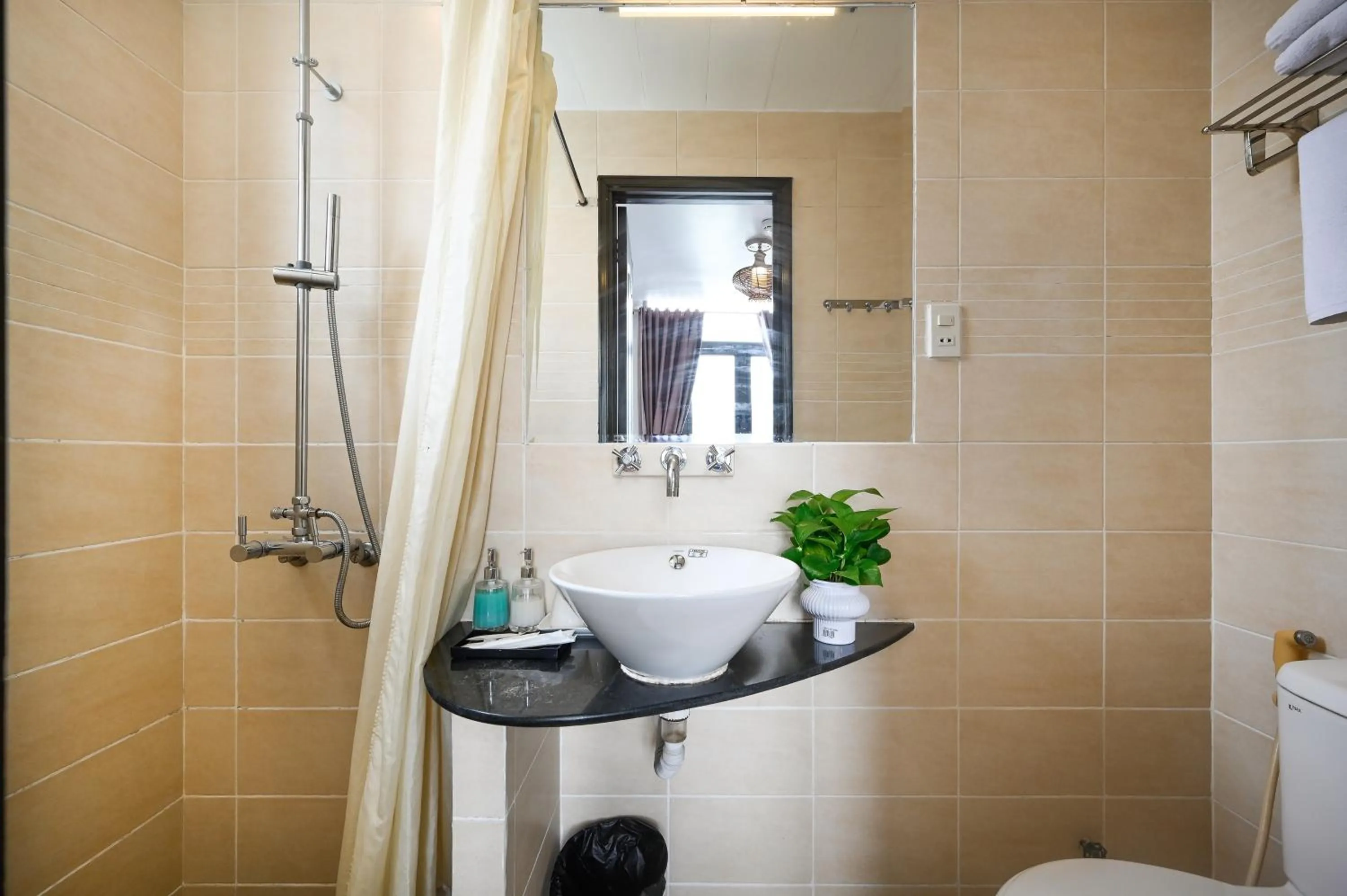 Shower in Halo Boutique Ben Thanh Hotel