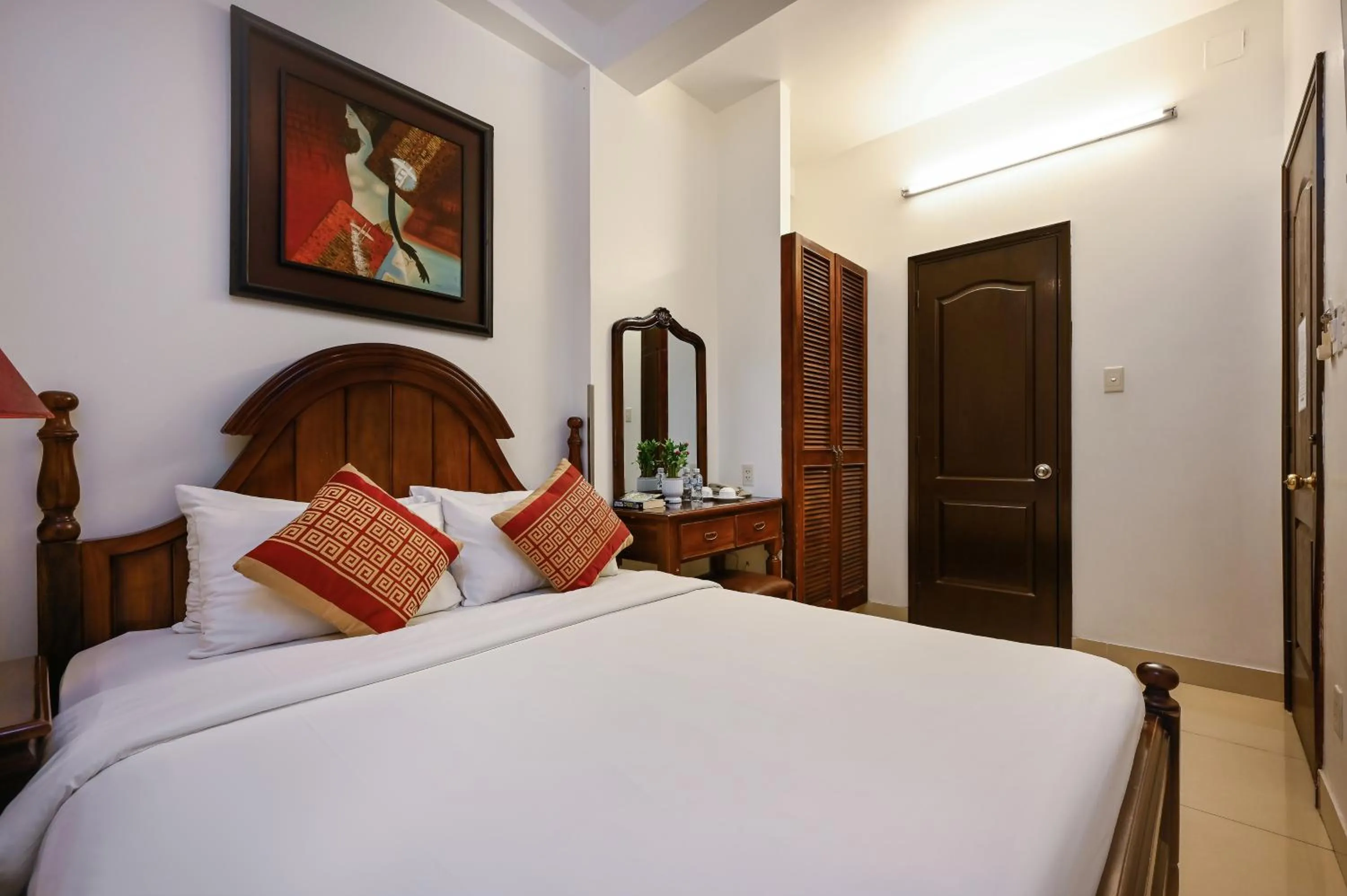 Photo of the whole room, Bed in Halo Boutique Ben Thanh Hotel