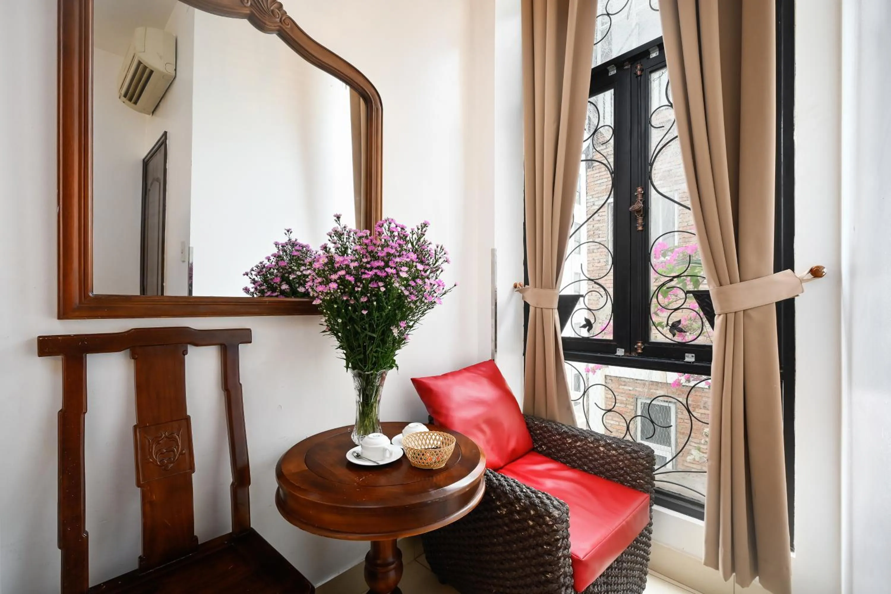 Seating area in Halo Boutique Ben Thanh Hotel