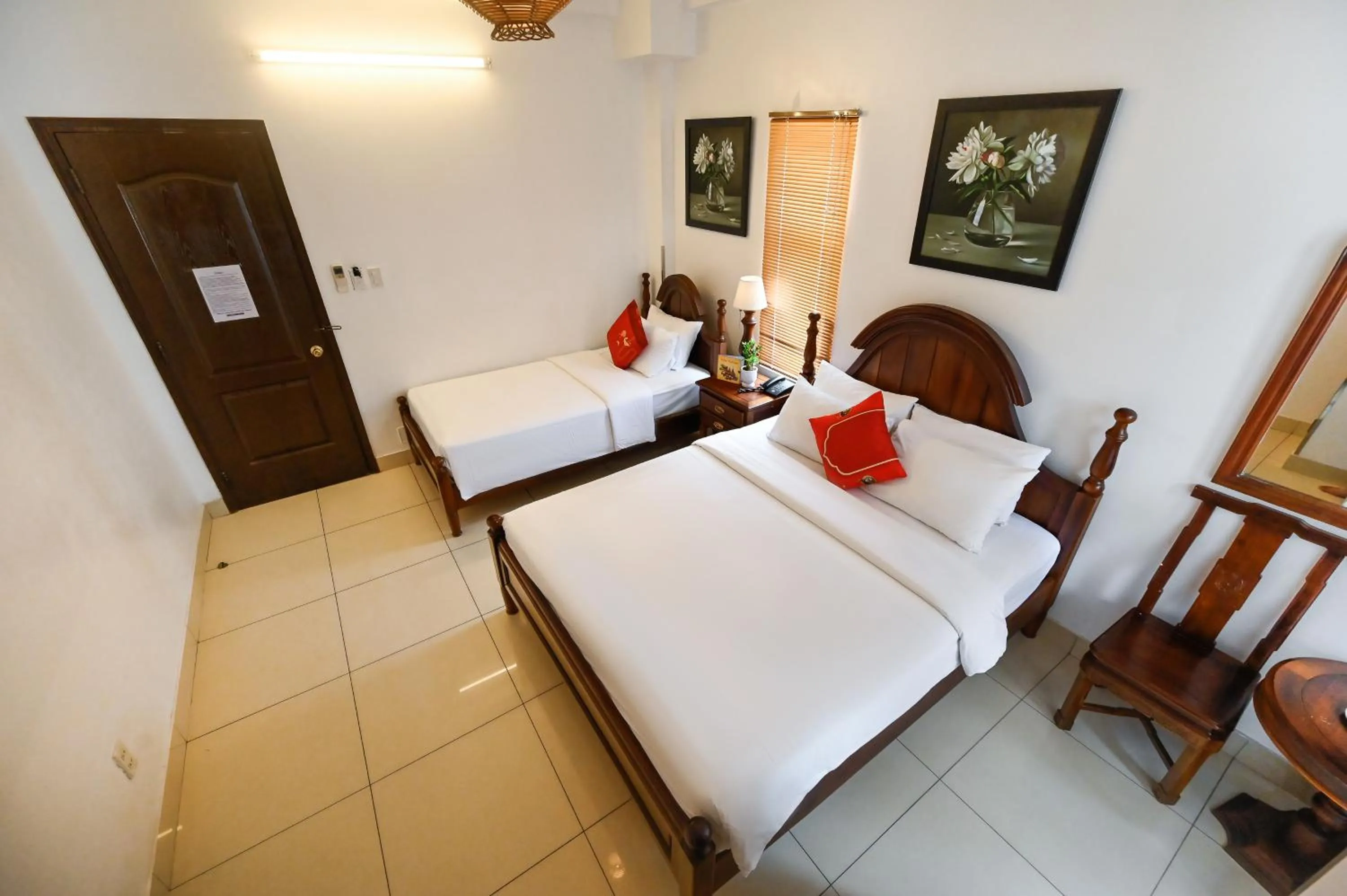 Photo of the whole room, Bed in Halo Boutique Ben Thanh Hotel