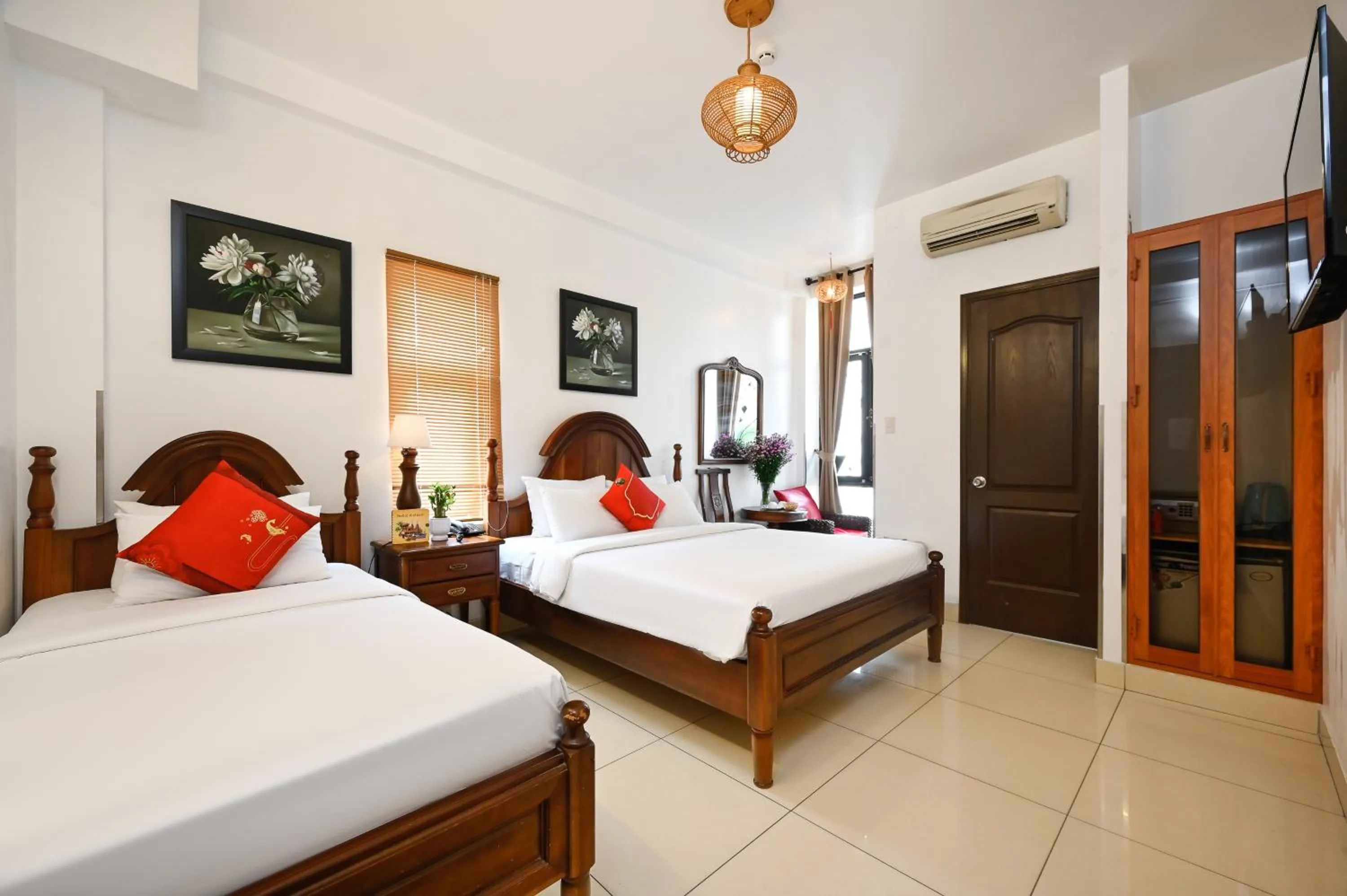 Photo of the whole room, Bed in Halo Boutique Ben Thanh Hotel