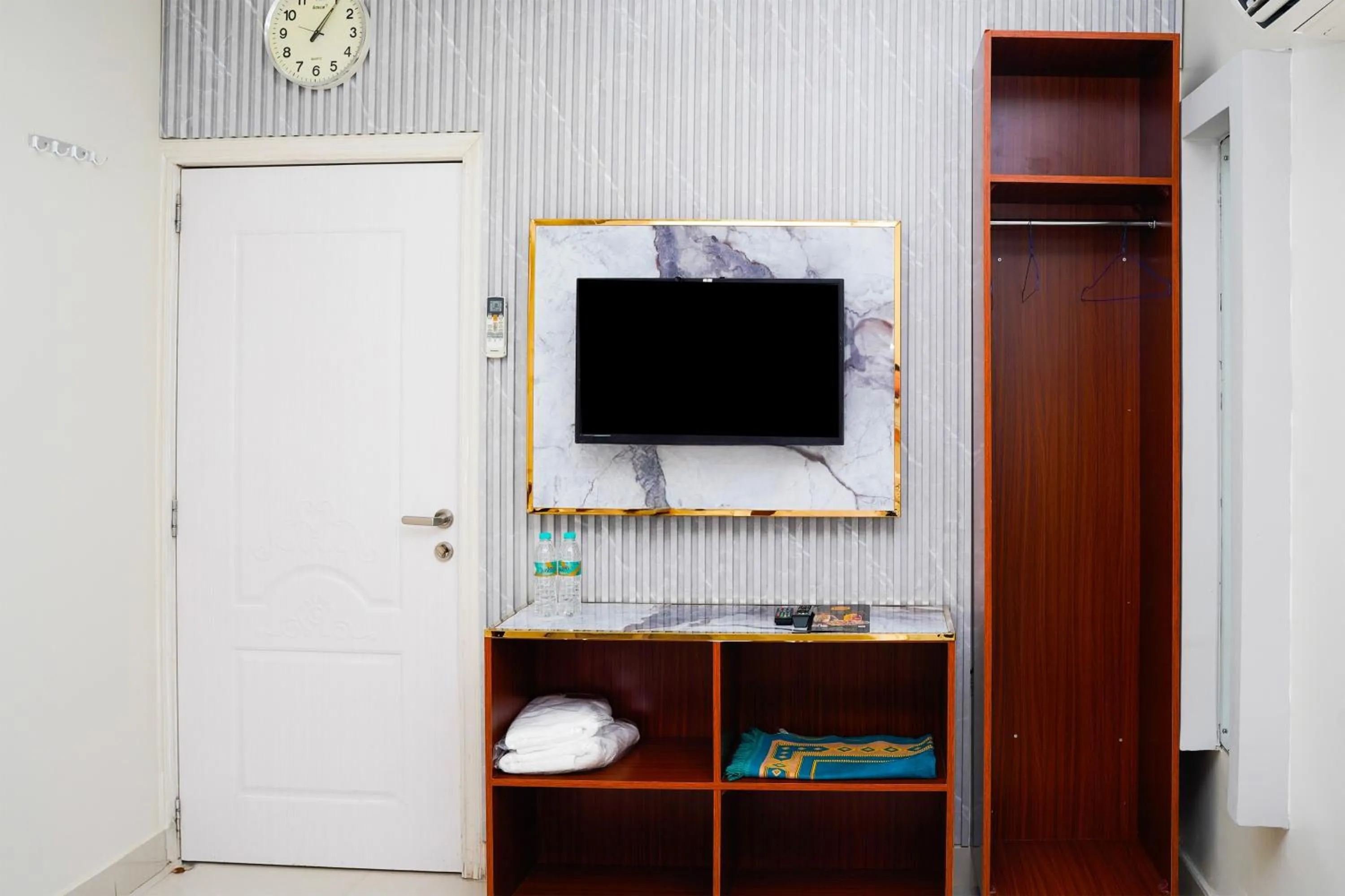 Bedroom in Albayrahaa Hotel