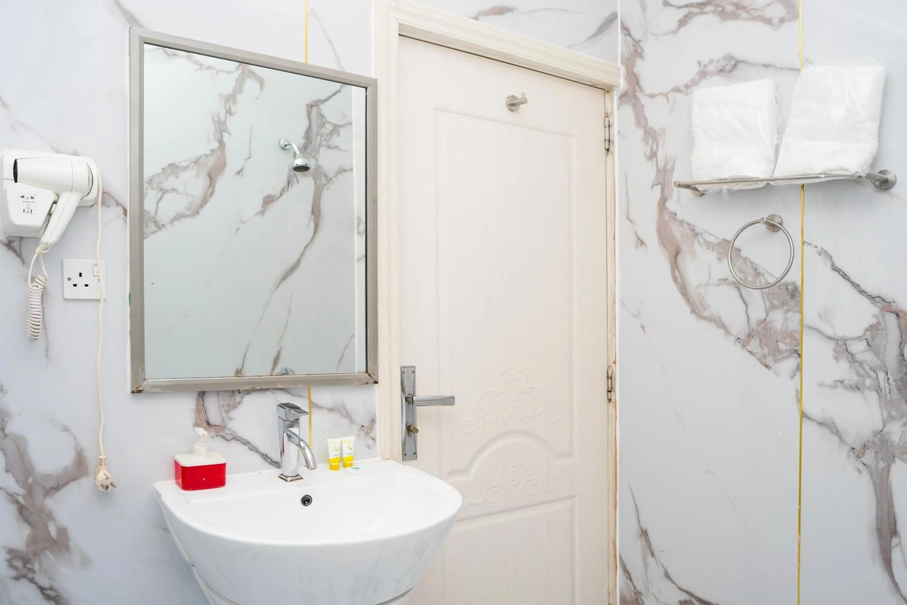 Bathroom in Albayrahaa Hotel