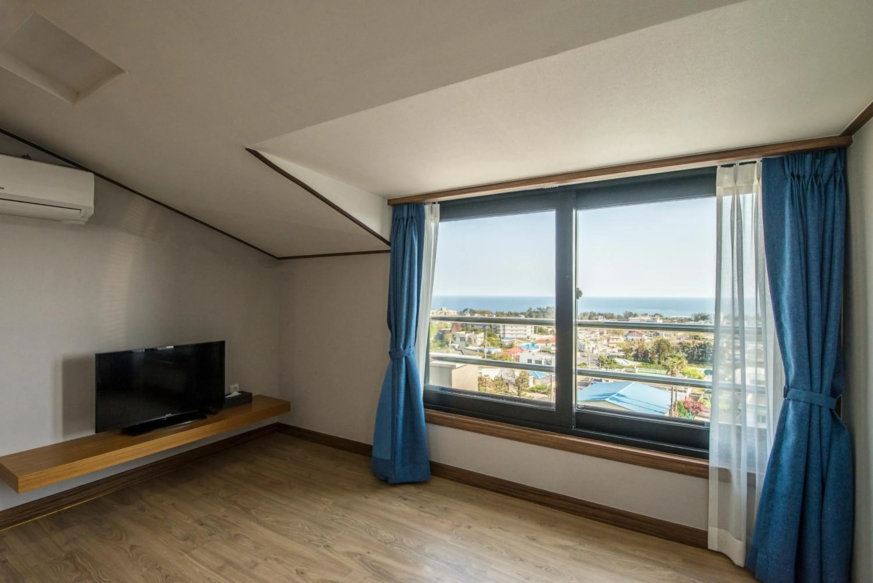 Sea view in W Ocean Pension